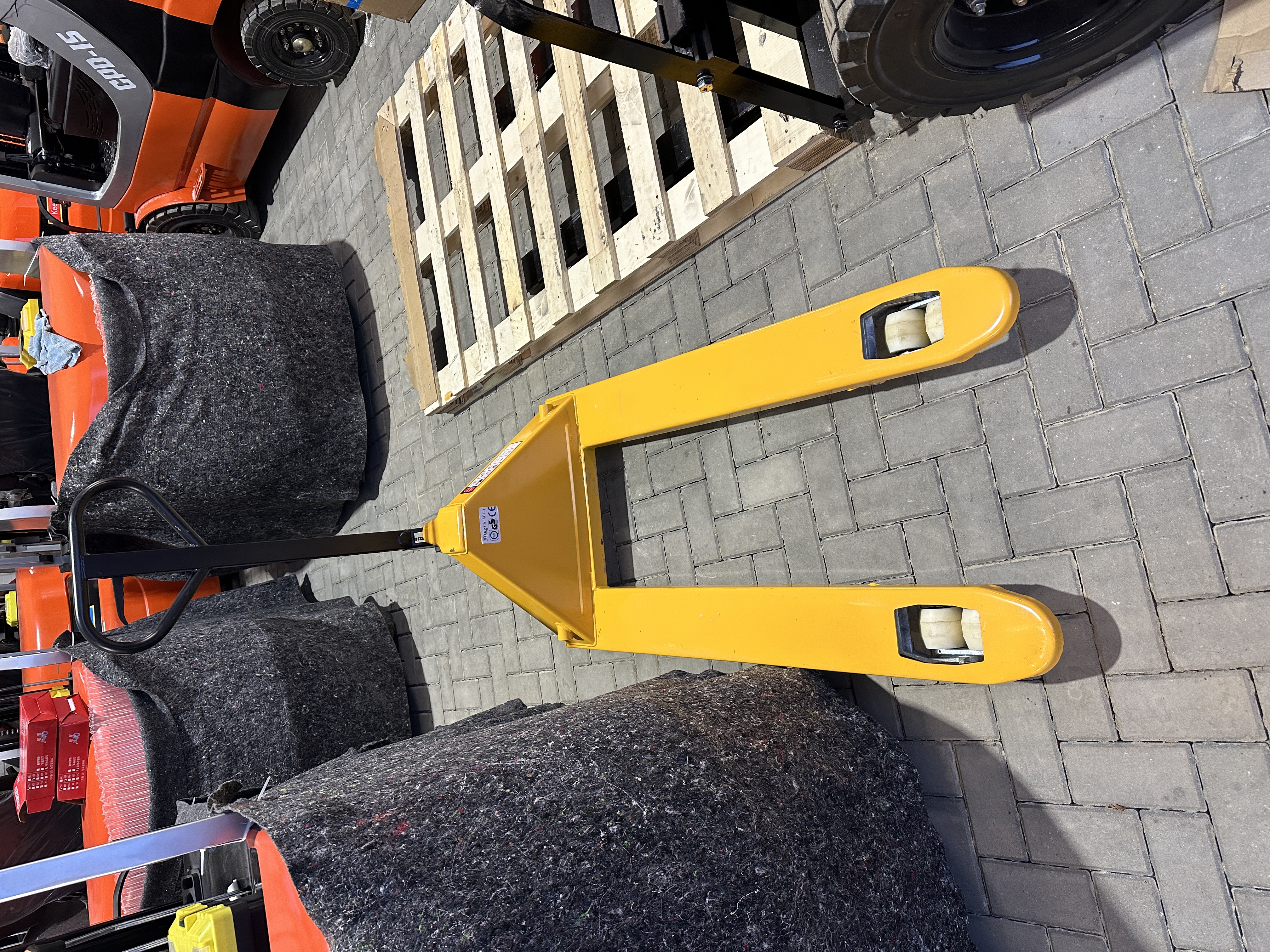 Rankinis hidraulinis vežimelis (liftioras)