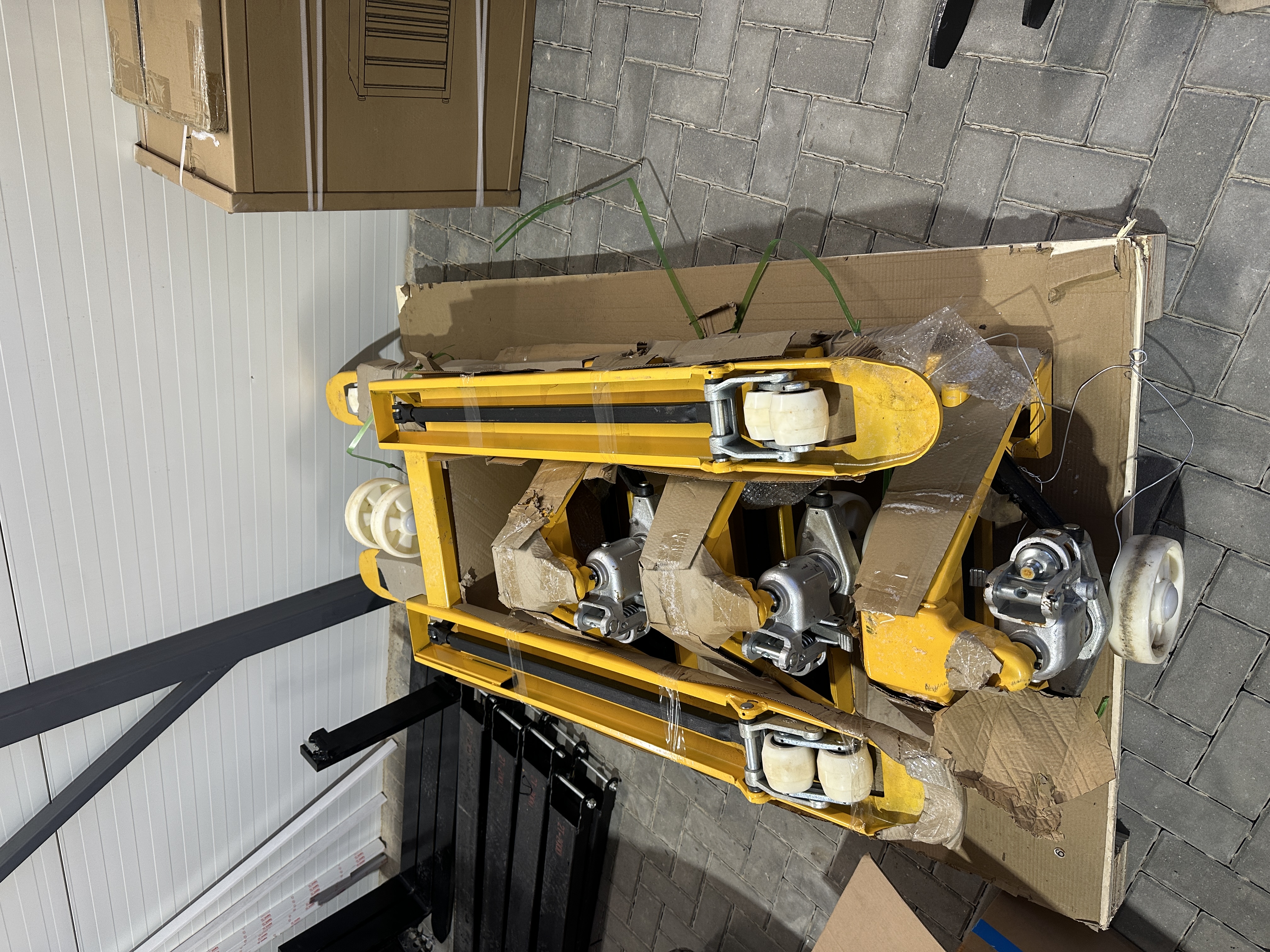 Rankinis hidraulinis vežimelis (liftioras)