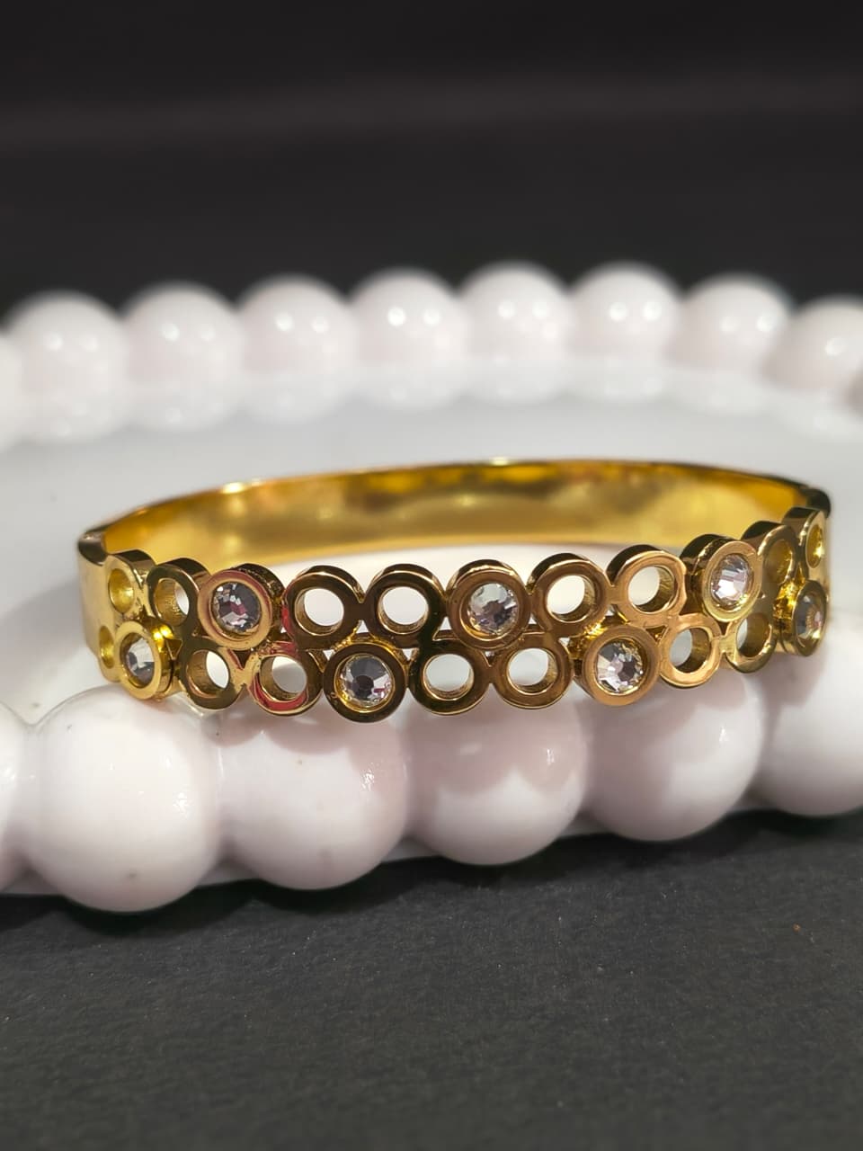 ✨ Elegant Gold Crystal Circle Bracelet