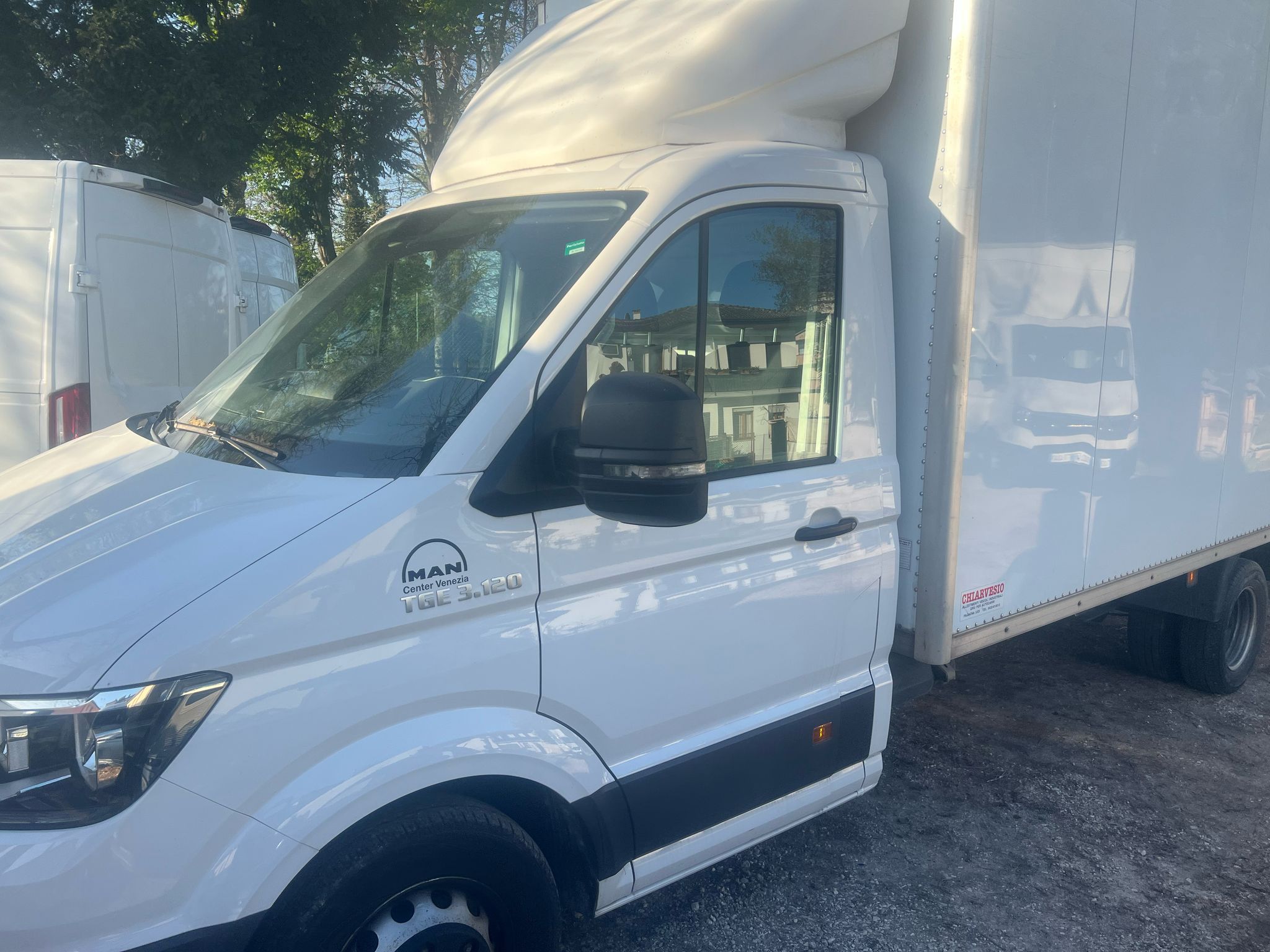 MAN TGE / VW CRAFTER CON CASSONE 