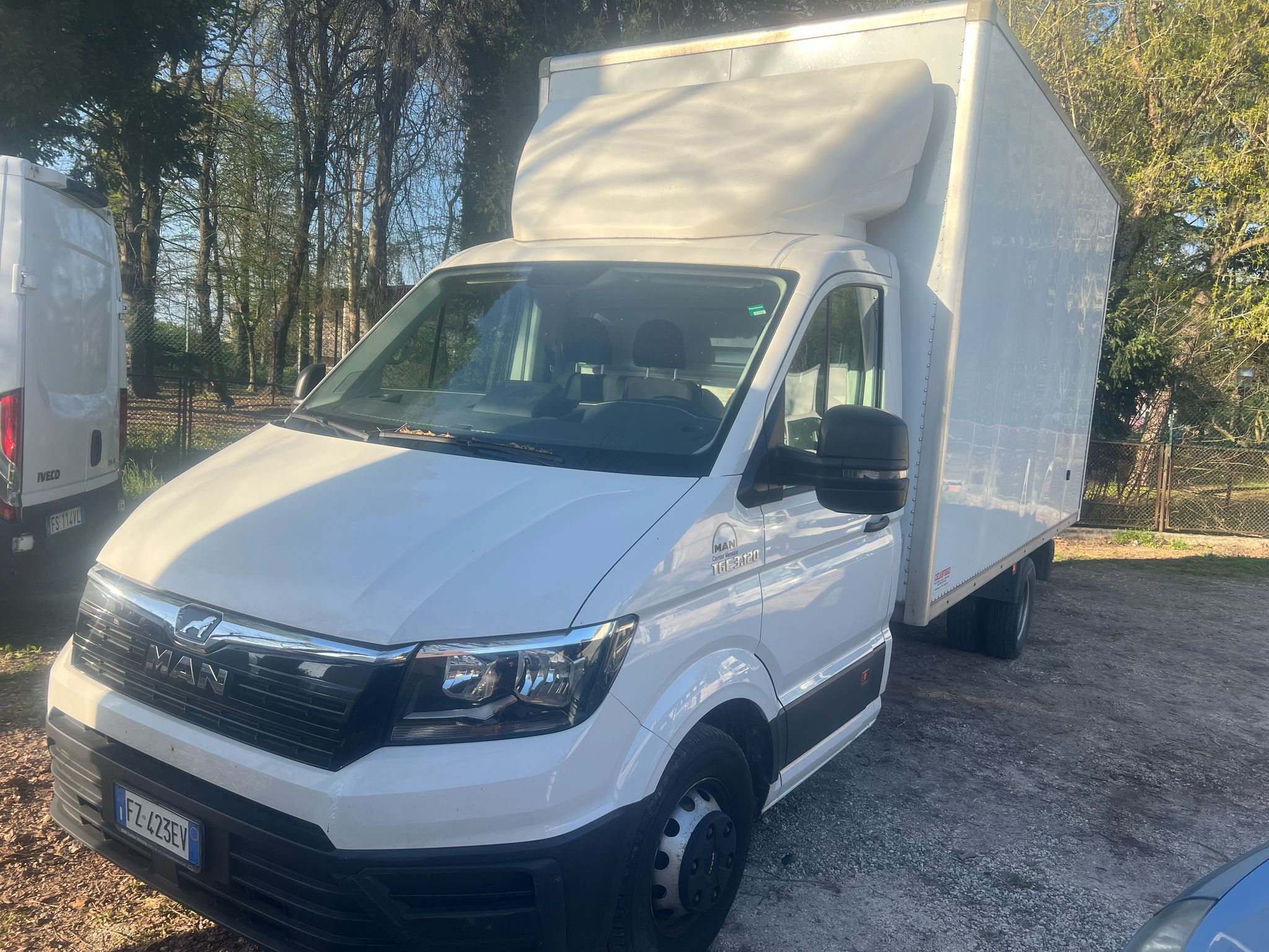 MAN TGE / VW CRAFTER CON CASSONE 