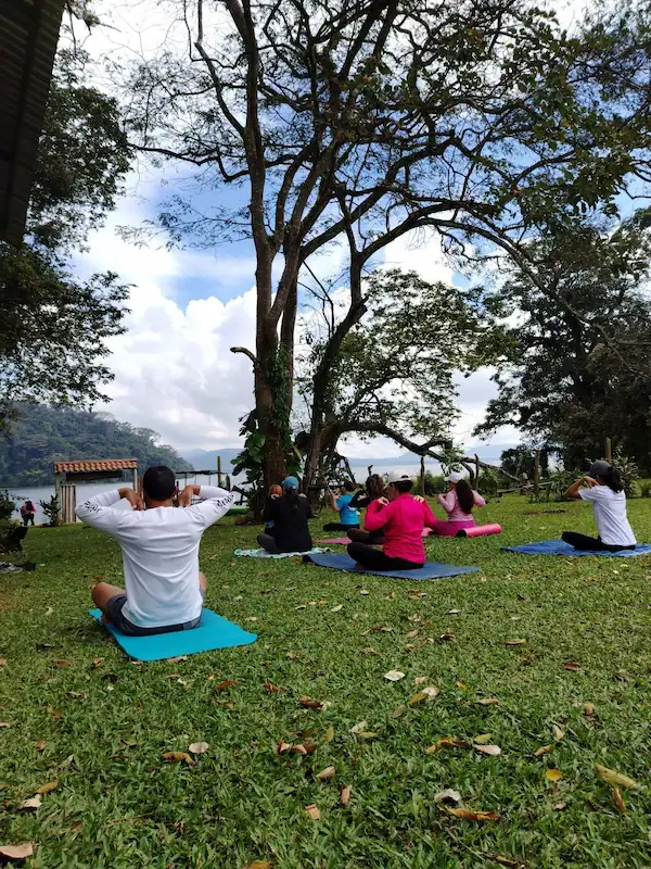 Clase de Yoga al Aire Libre