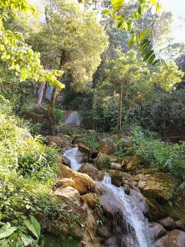 Exploración Ligera por Cascadas: 