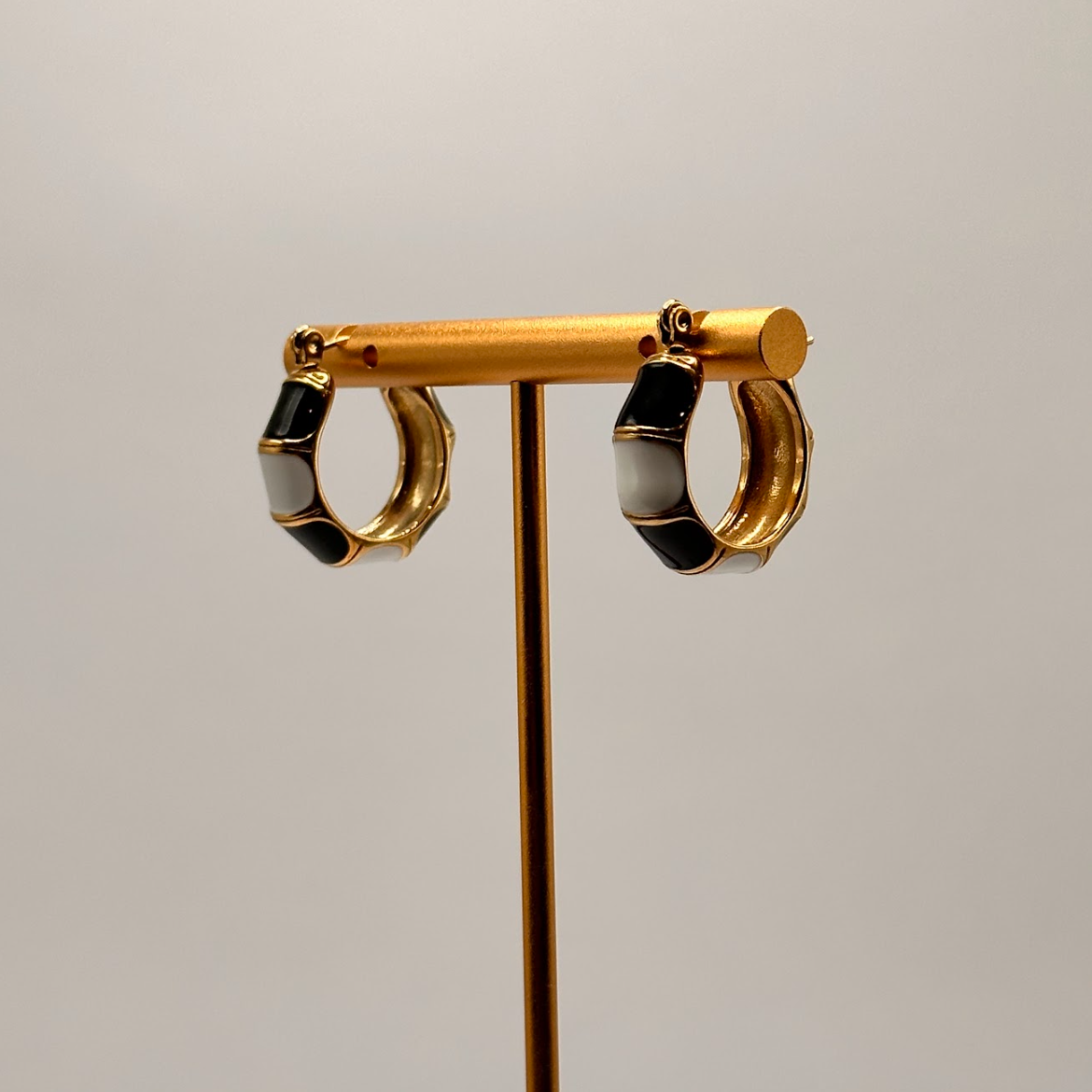 Osiris C-shape bamboo black earrings