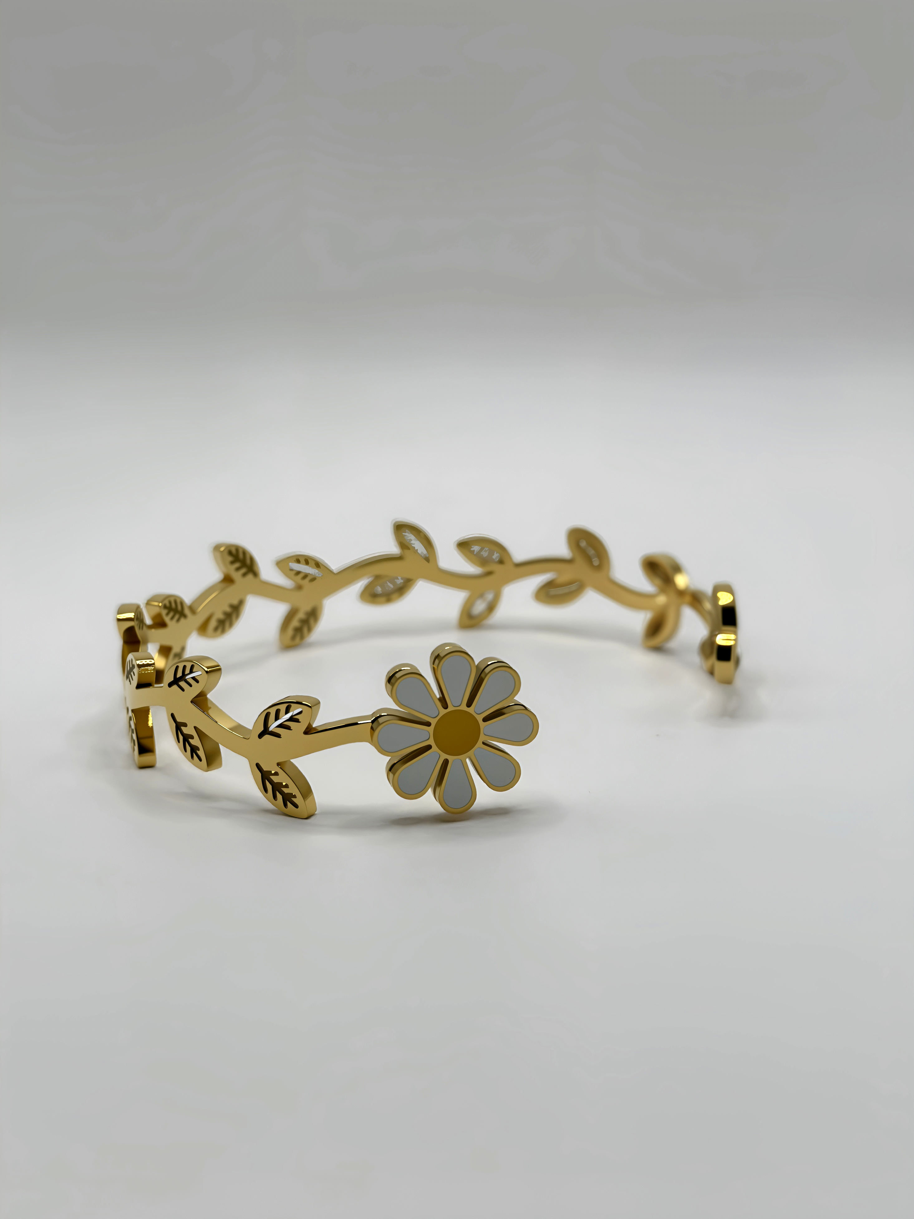 Daisy Cuff opening bracelet