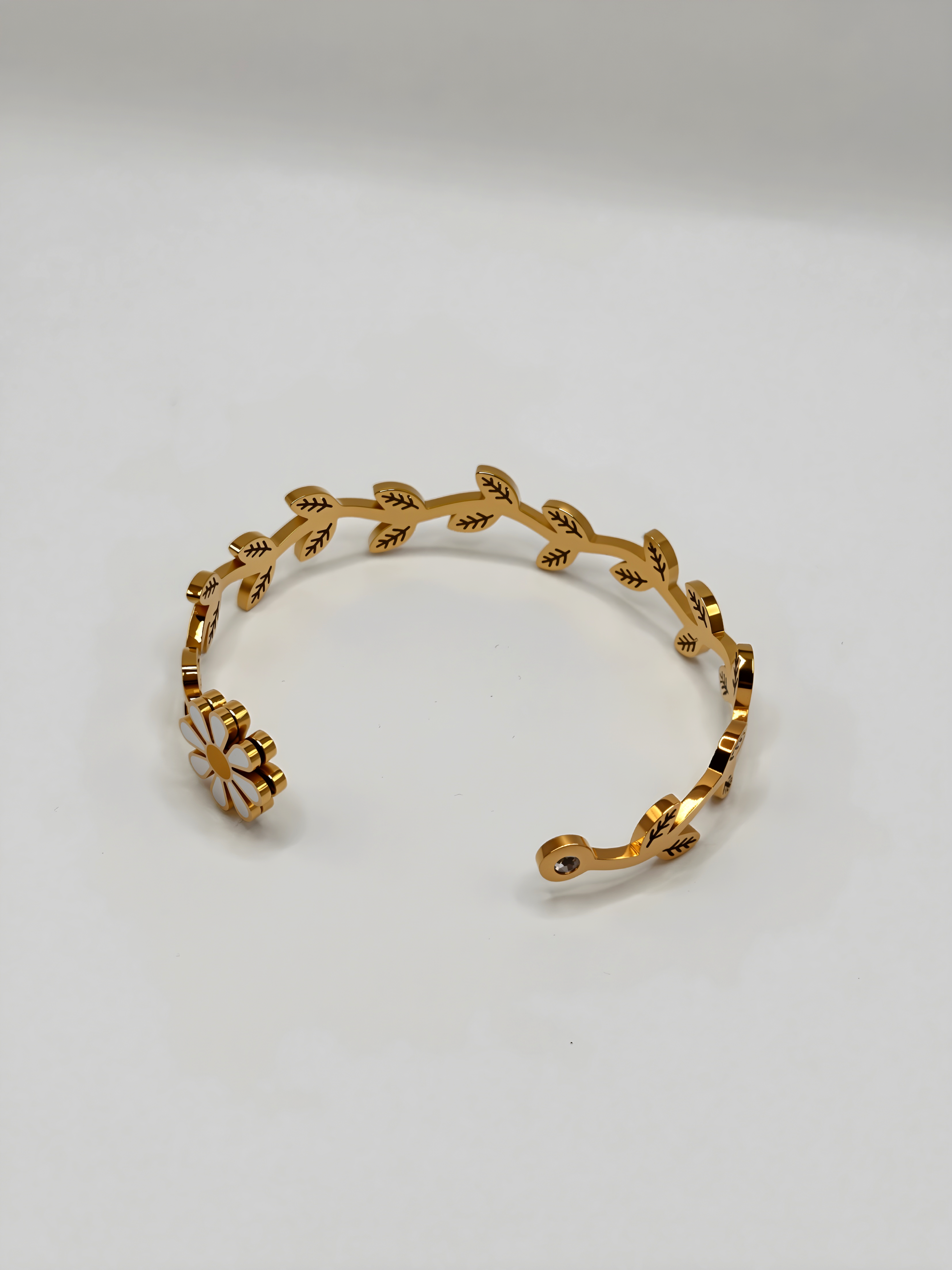 Daisy Cuff opening bracelet