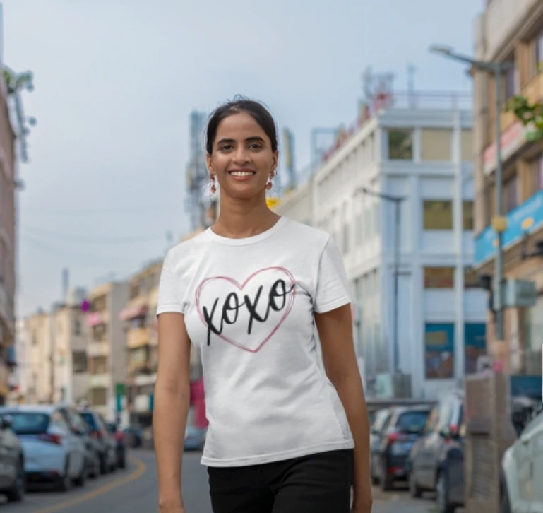 Hugs & Kisses - Women's T-shirt