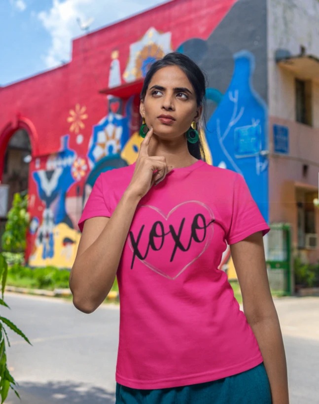 Hugs & Kisses - Women's T-shirt