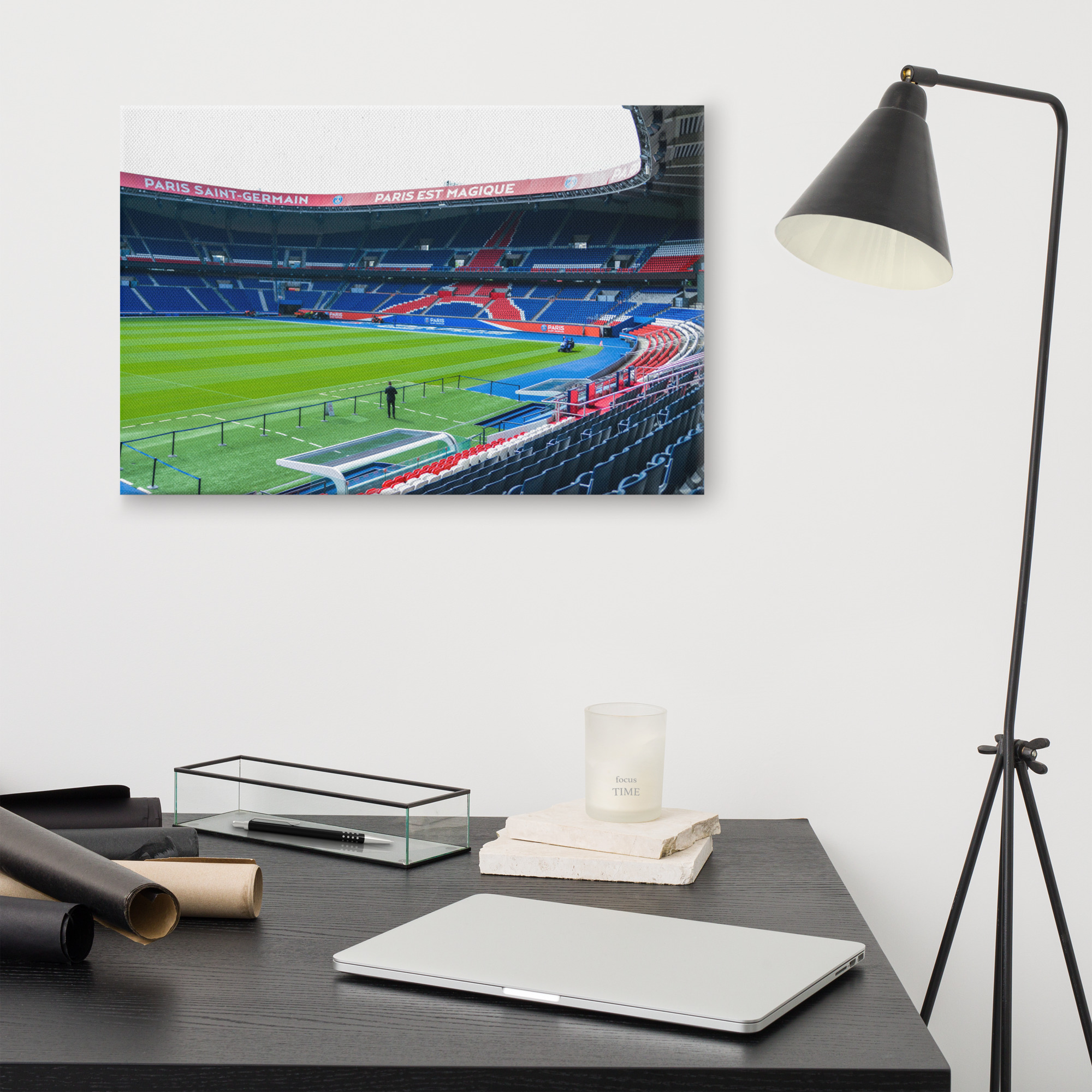 Toile Décorative – "L'Antre de la Ferveur"