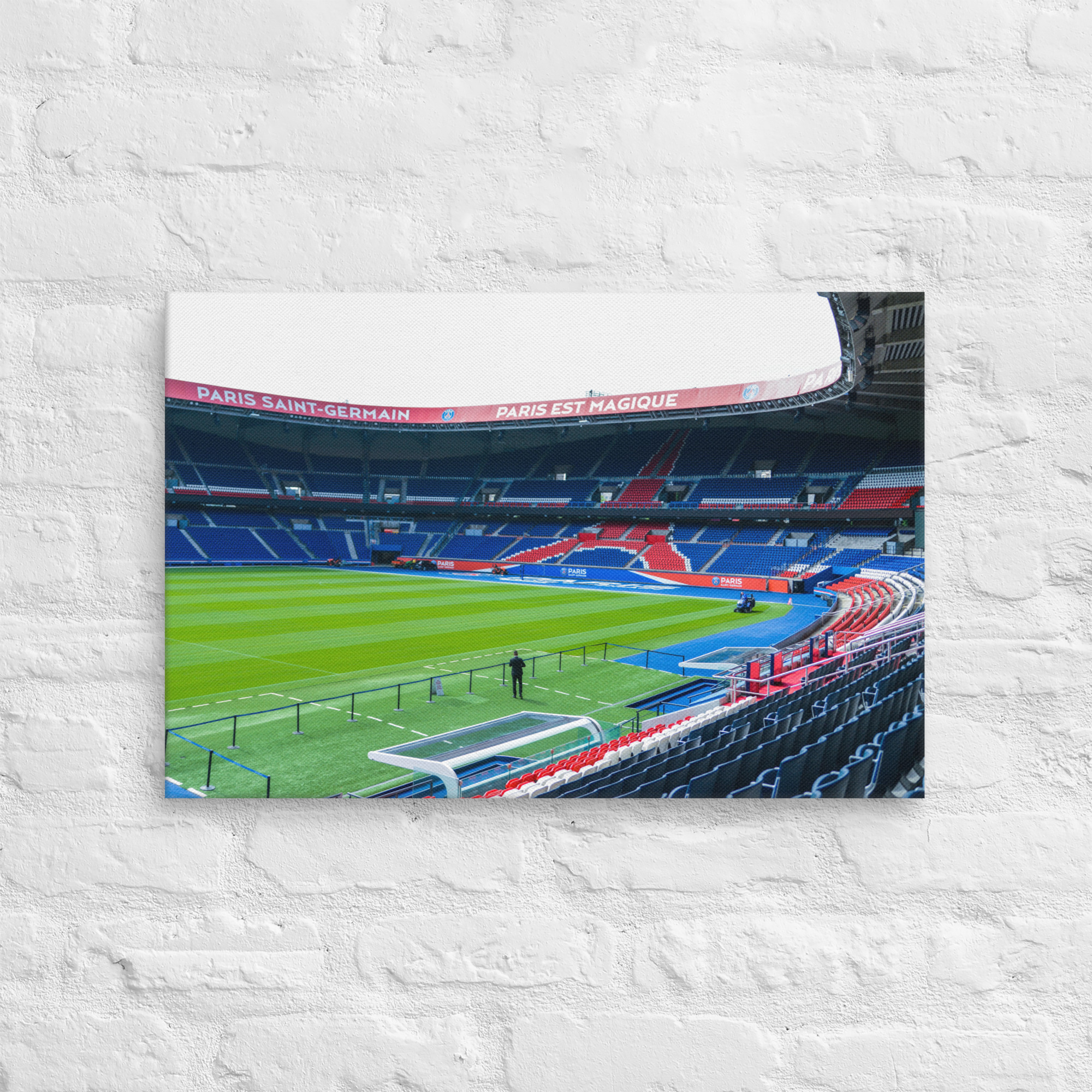 Toile Décorative – "L'Antre de la Ferveur"