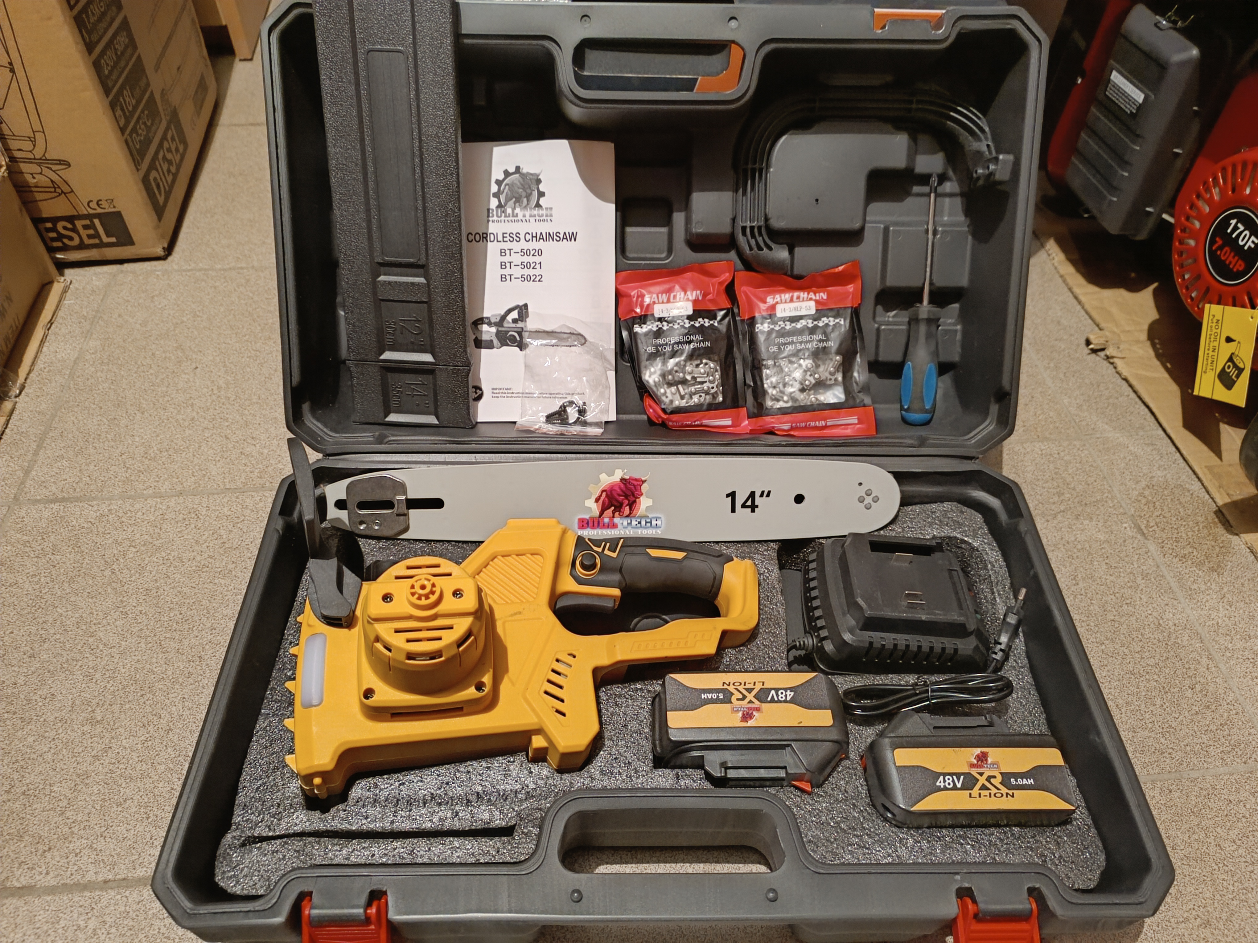 Akumuliatorinis grandinis pjūklas BULL TECH 48V 5AH, 35 cm.