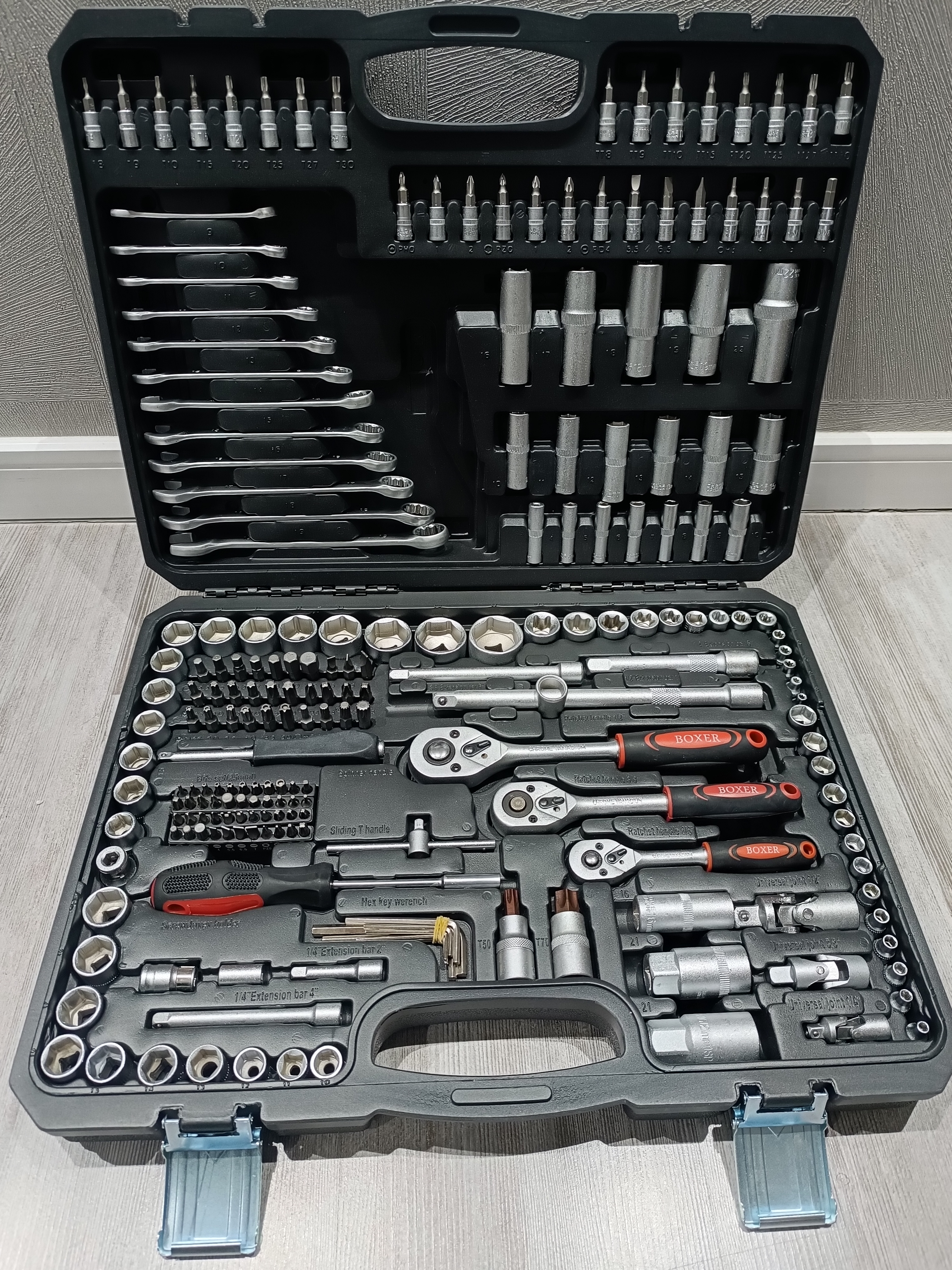 Galvučių ir įrankių rinkinys BOXER BX-009S 216 dalių