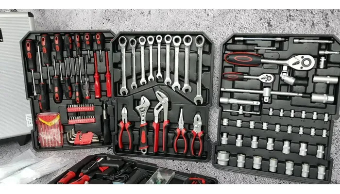 Galvučių ir įrankių lagaminas 599 dalių MIDORI JAPAN MJ-599