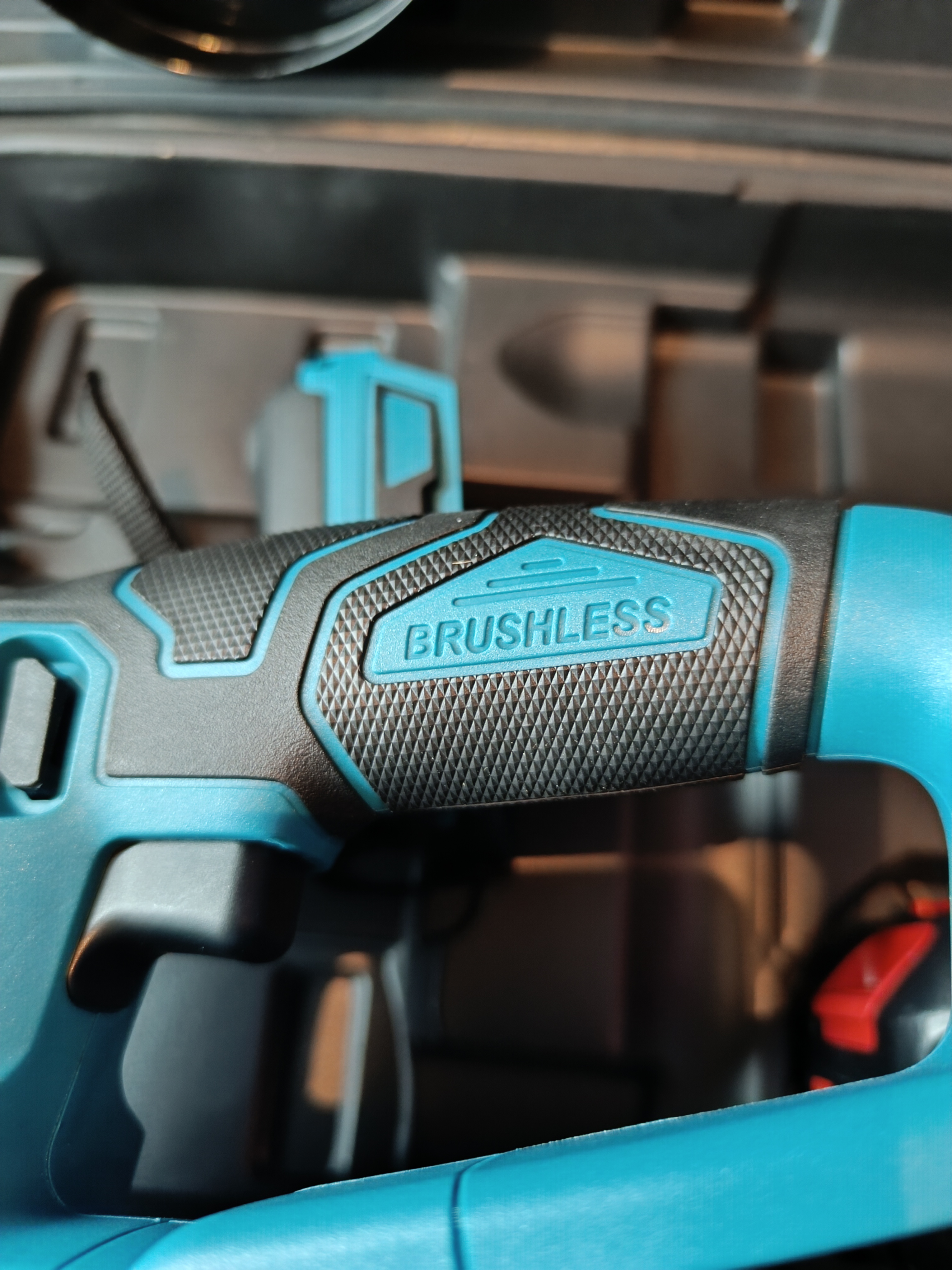 Akumuliatoriniu įrankių komplektas 4in1 HAMMER HM-131