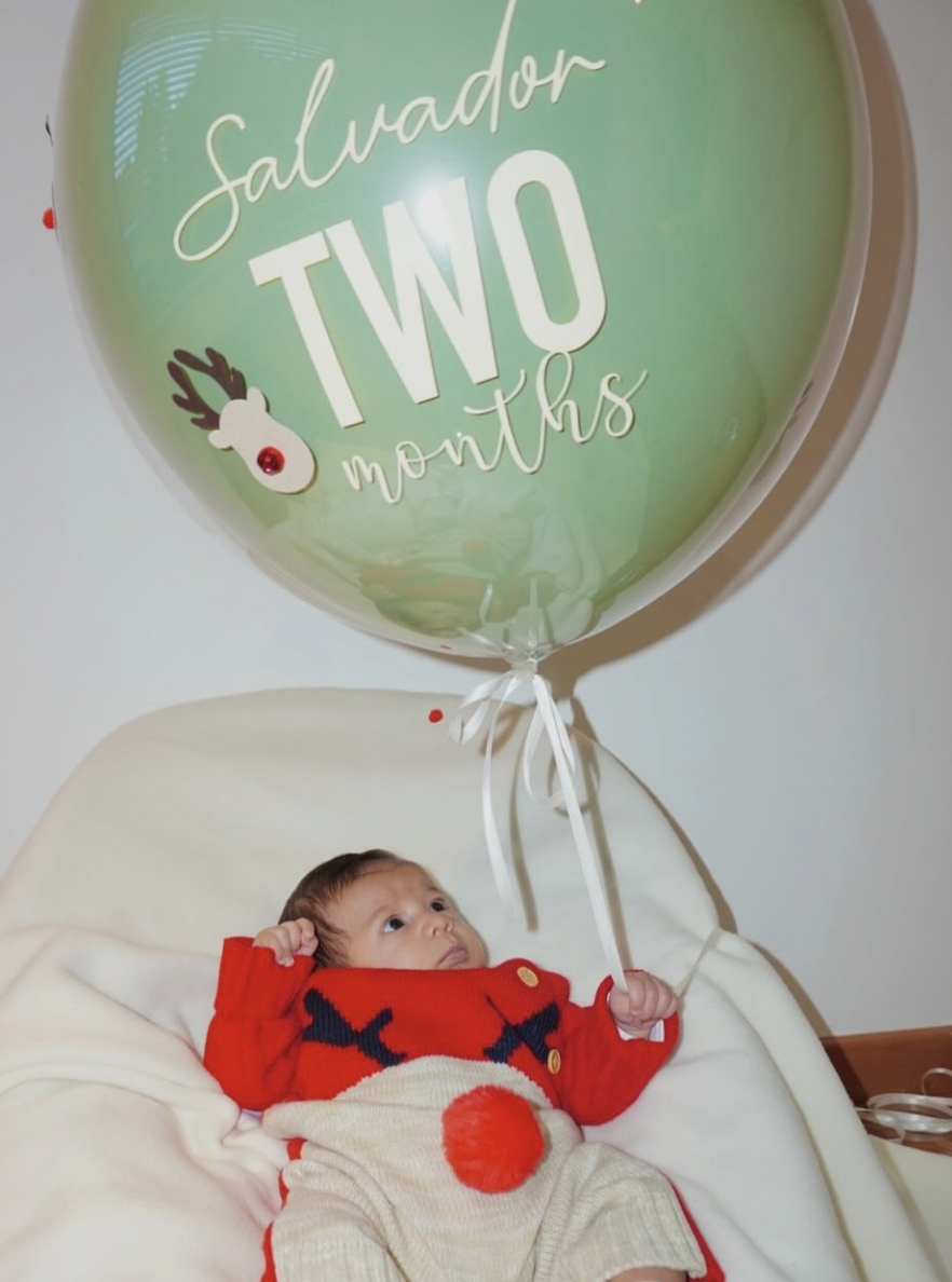 Pack de 12 Globos con Helio – Mi Primer Año en Fotos