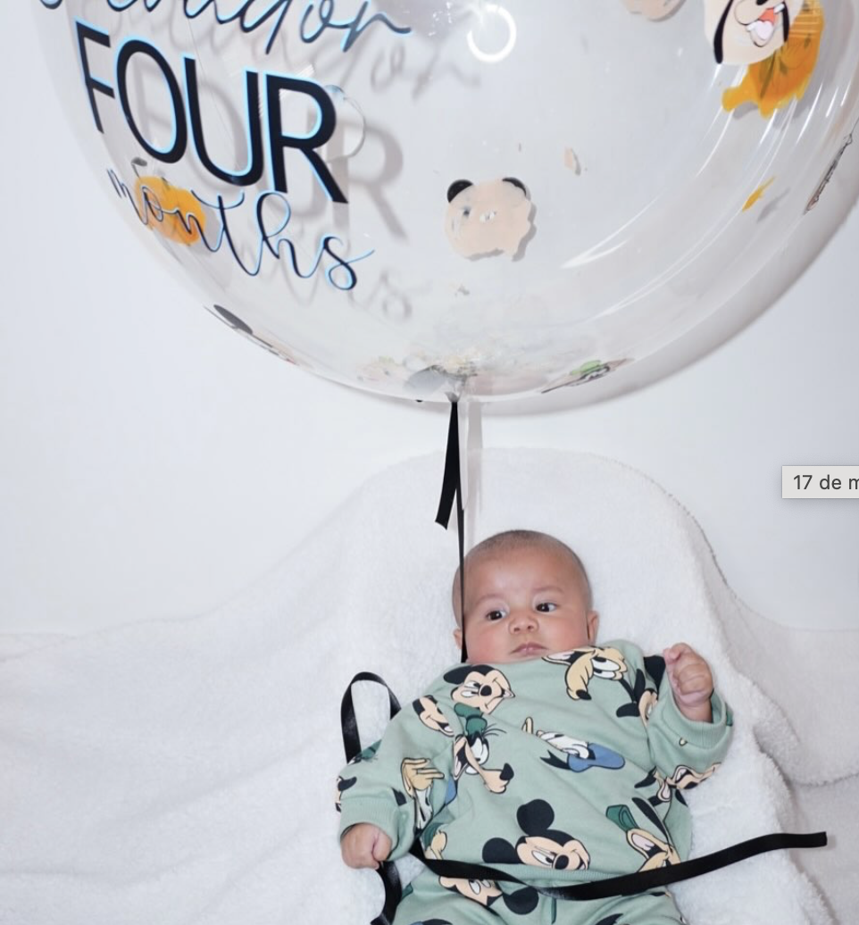 Pack de 12 Globos con Helio – Mi Primer Año en Fotos