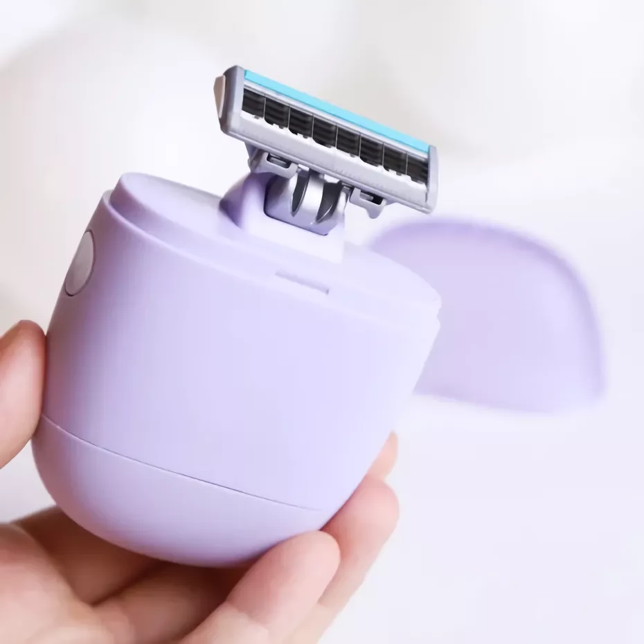 Compact Travel Razor