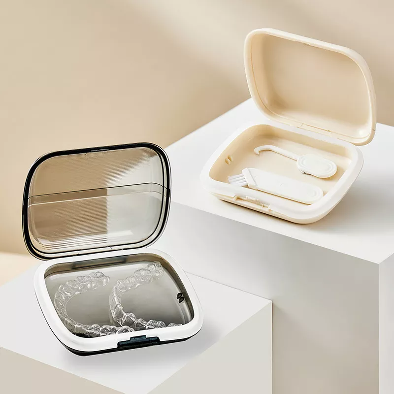 Retainer Cleaning and Storage Case