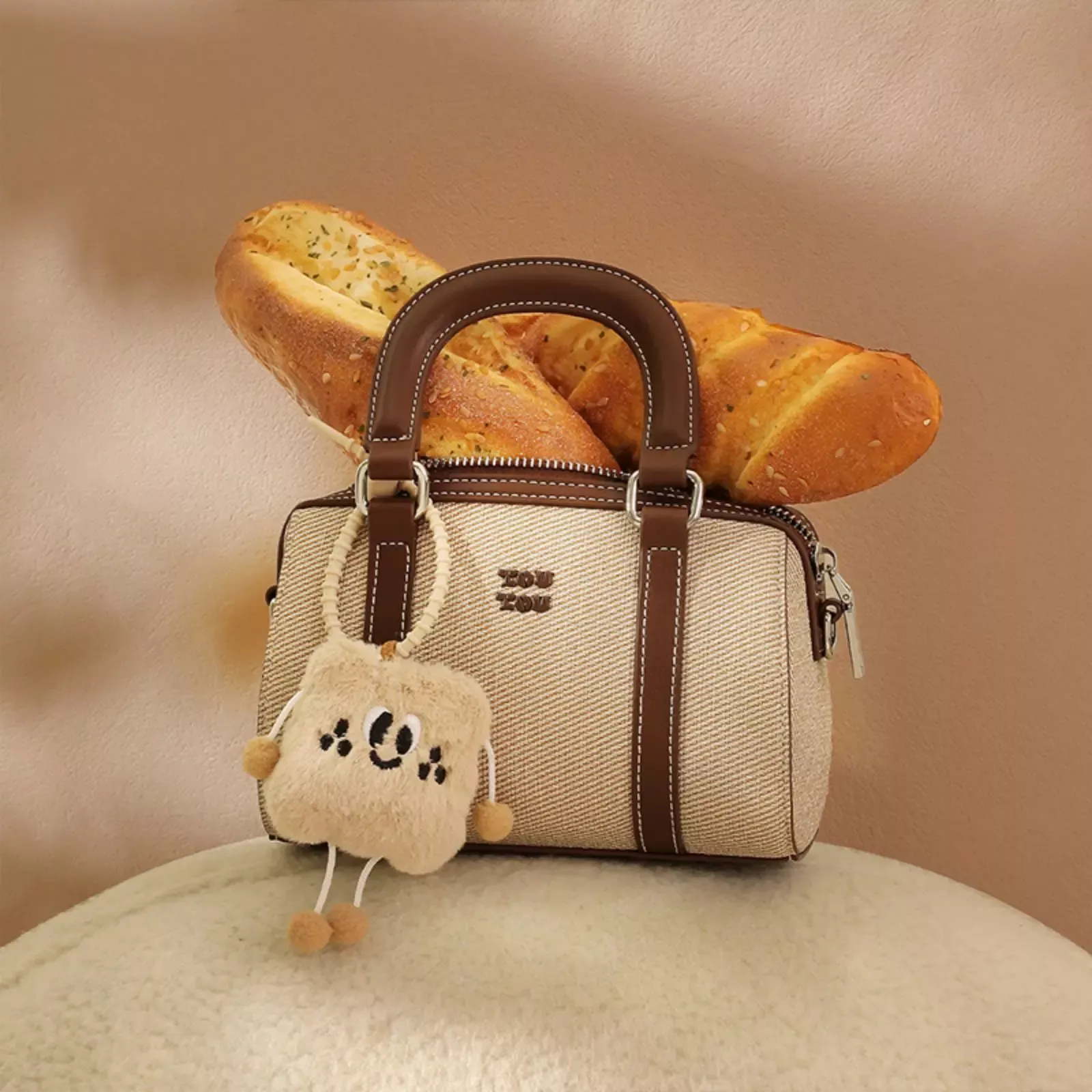 Elegant Handbag with Baguette