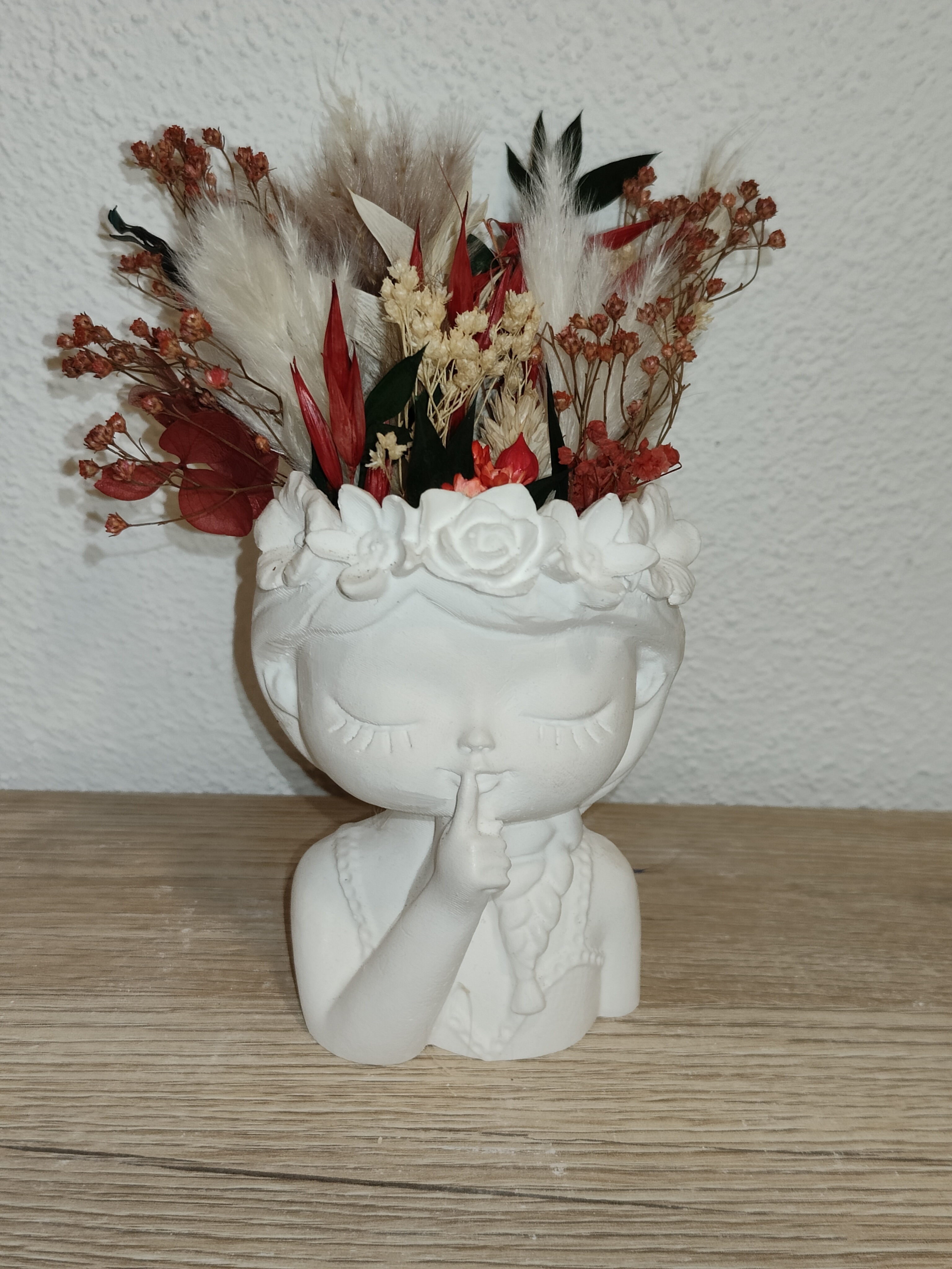 Blumenmädchen mit Zopf