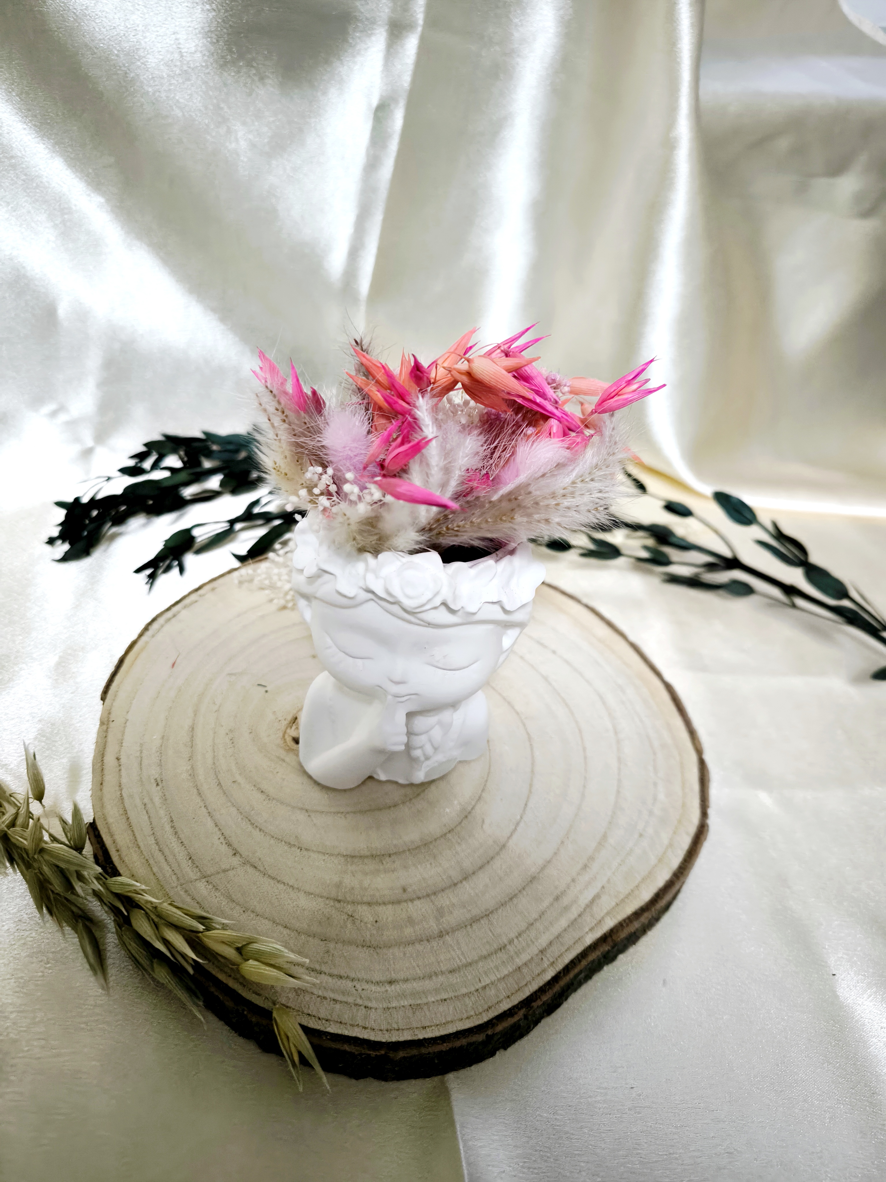 Blumenmädchen mit Zopf