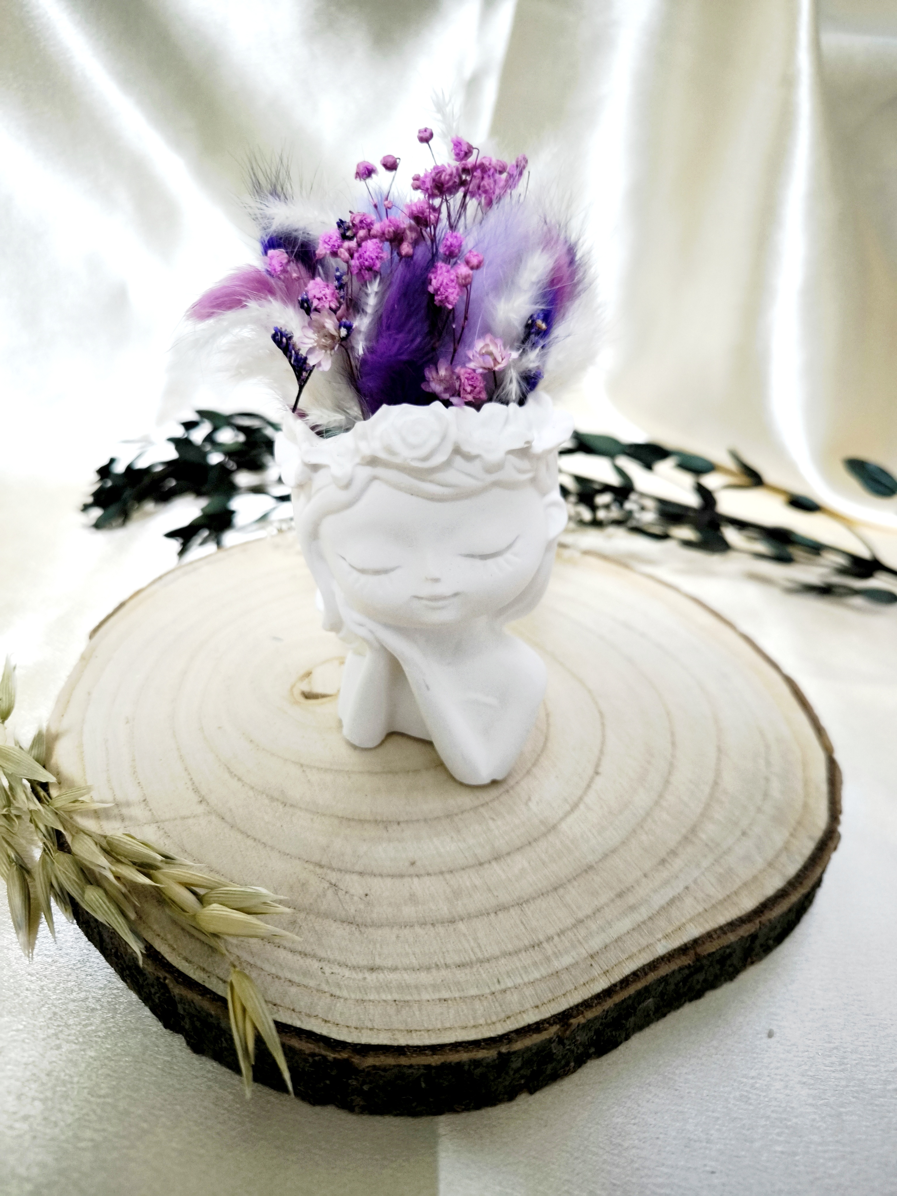 Blumenmädchen träumend