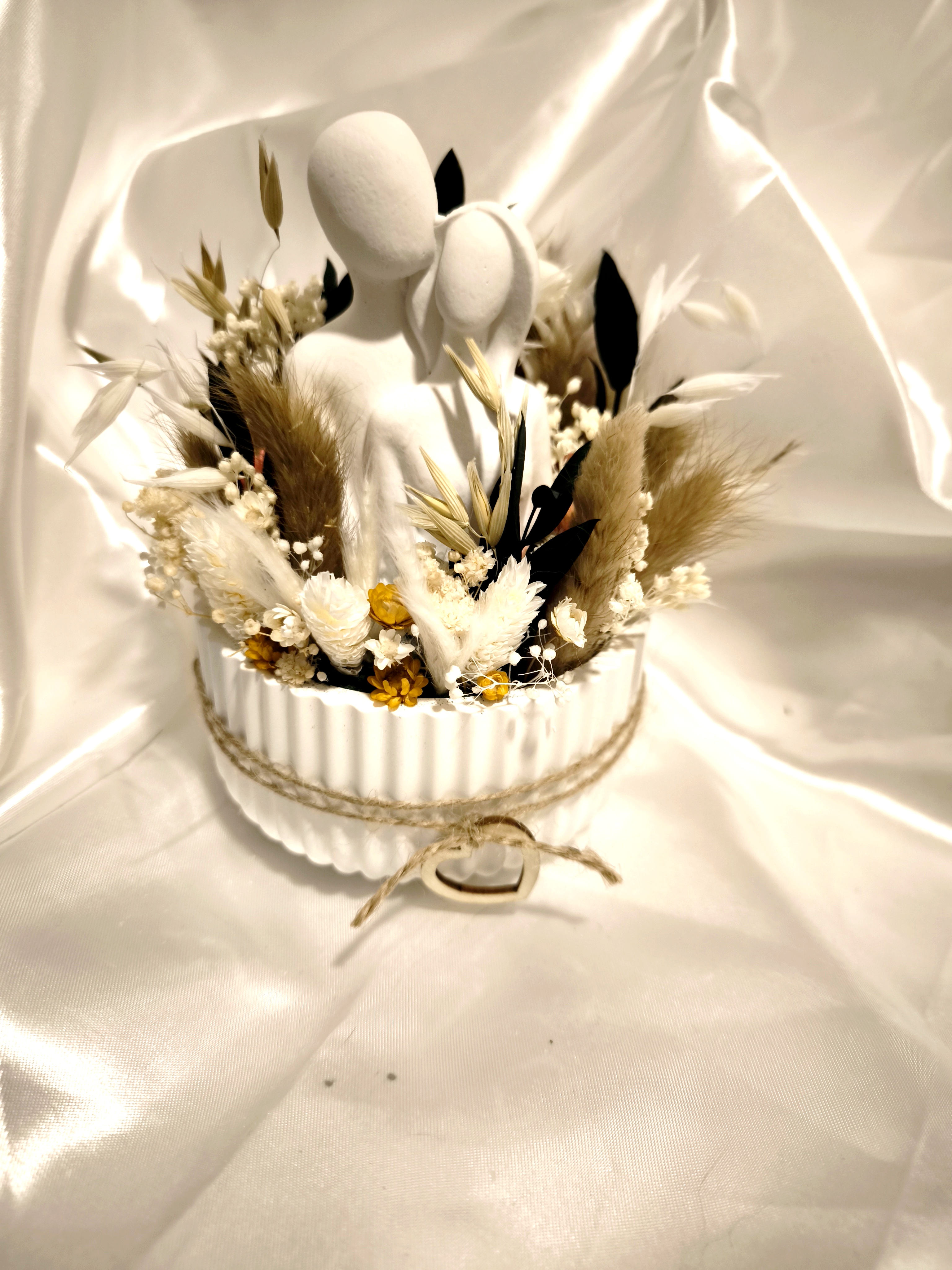 Riffelschälchen mit Paarfigur