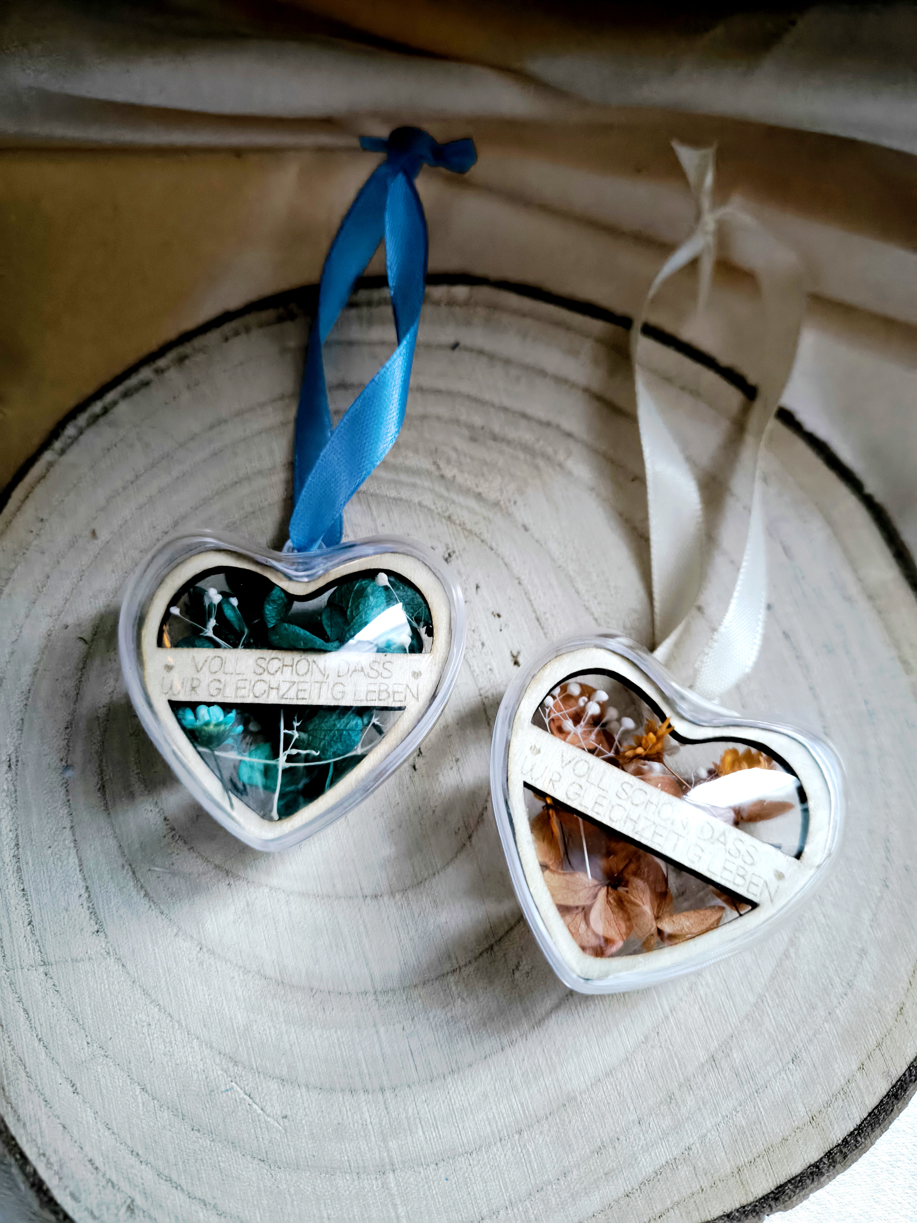 Herz gefüllt mit Trockenblumen 