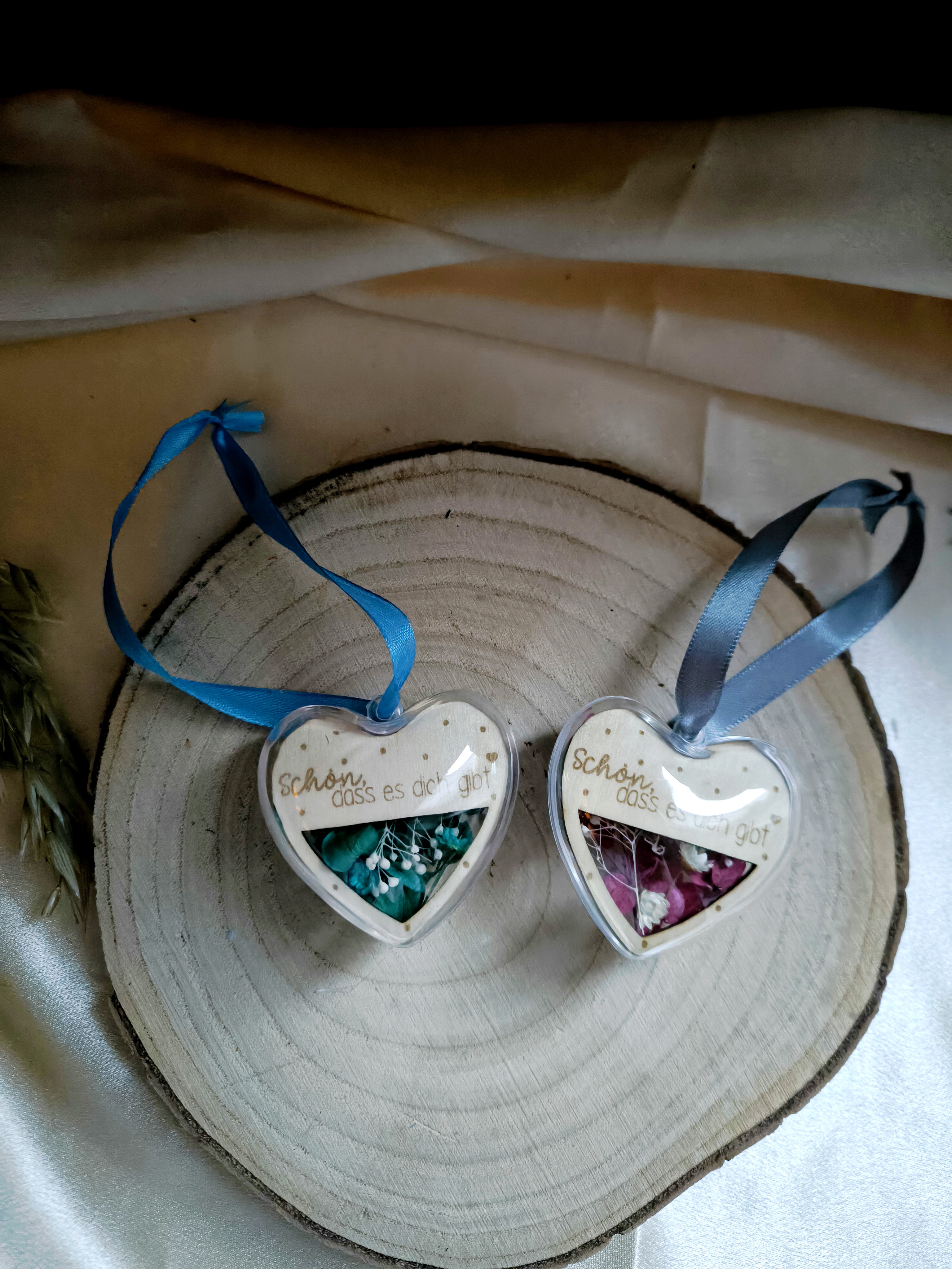 Herz gefüllt mit Trockenblumen 