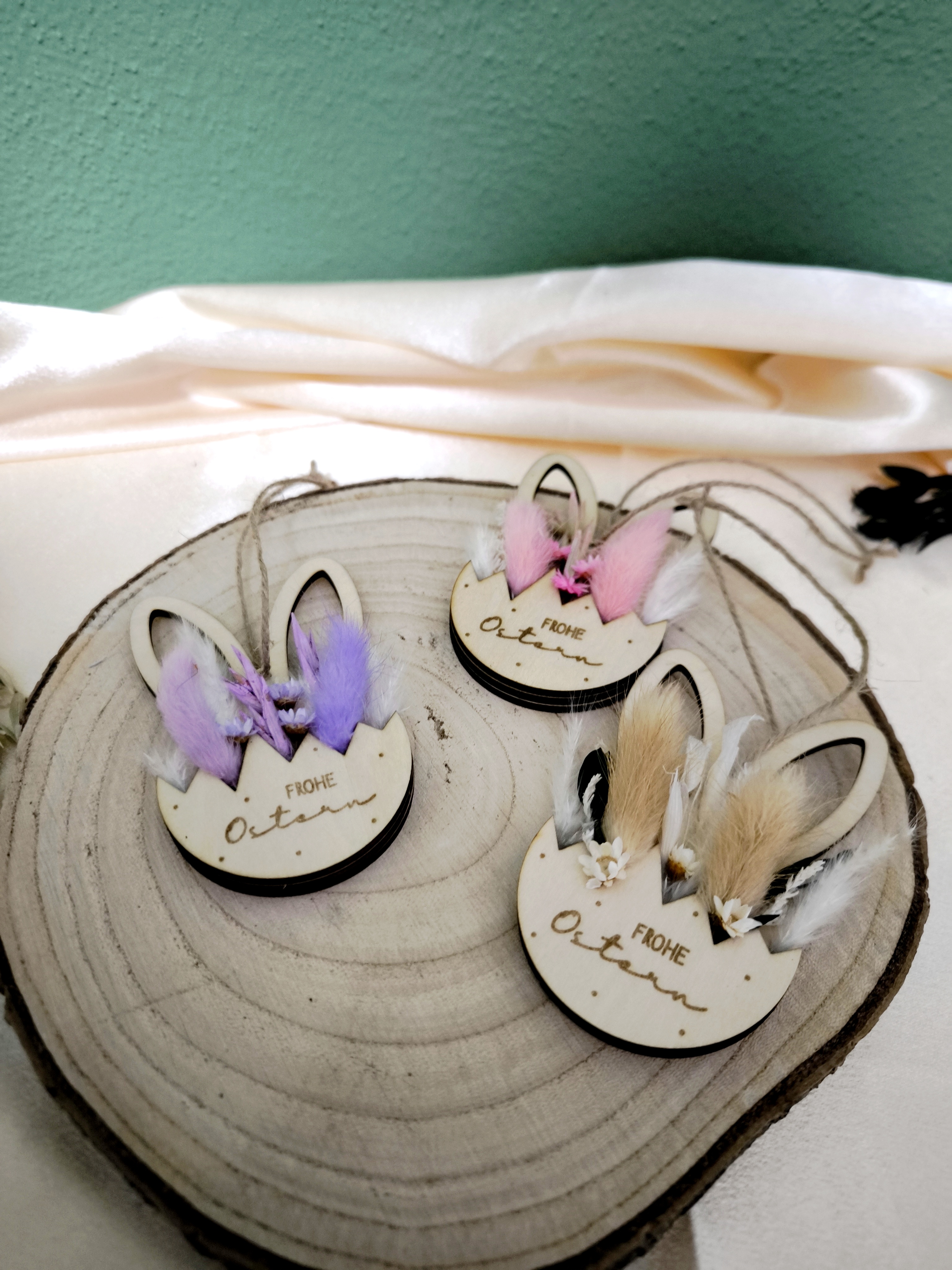 Osterhäschen Anhänger mit Trockenblumen