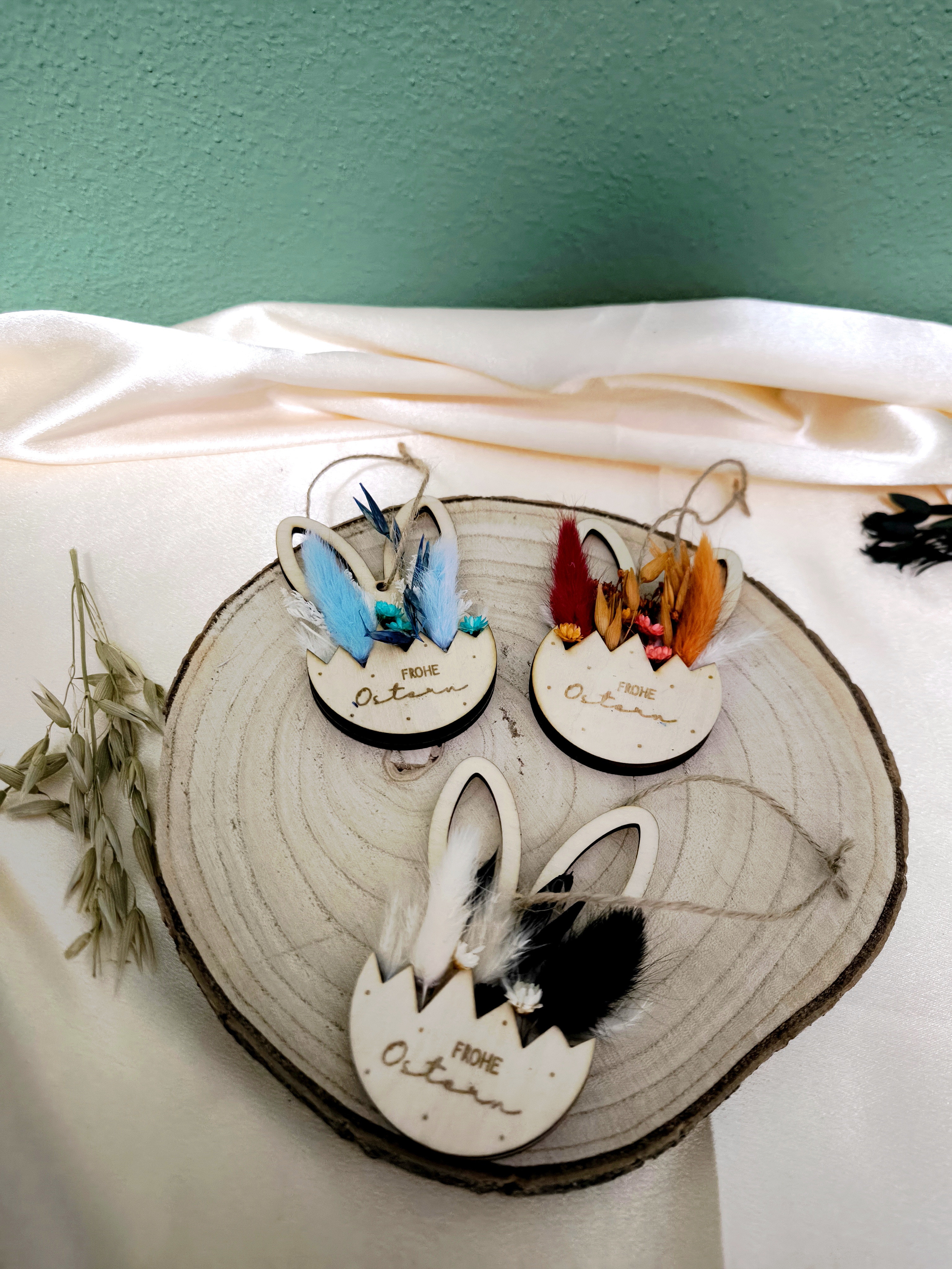 Osterhäschen Anhänger mit Trockenblumen