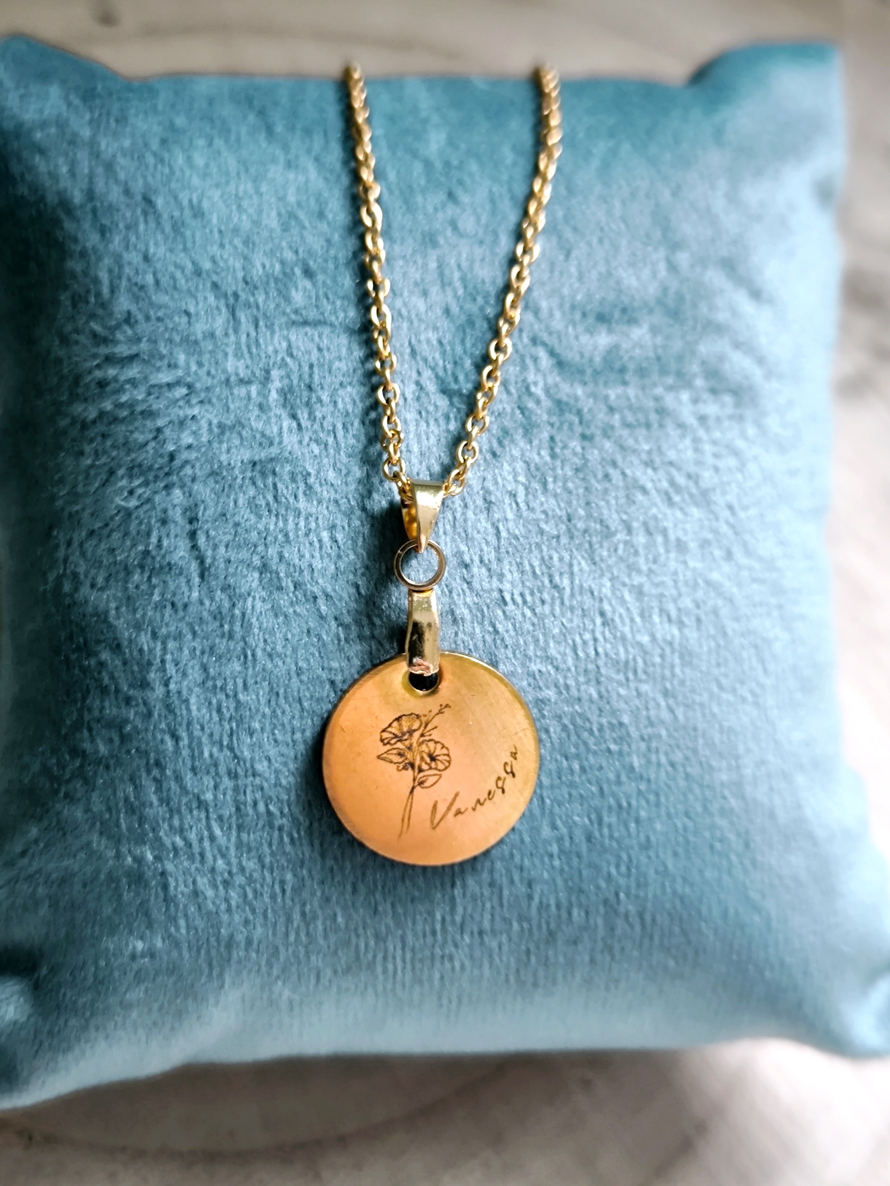 Kette mit Geburtsblume