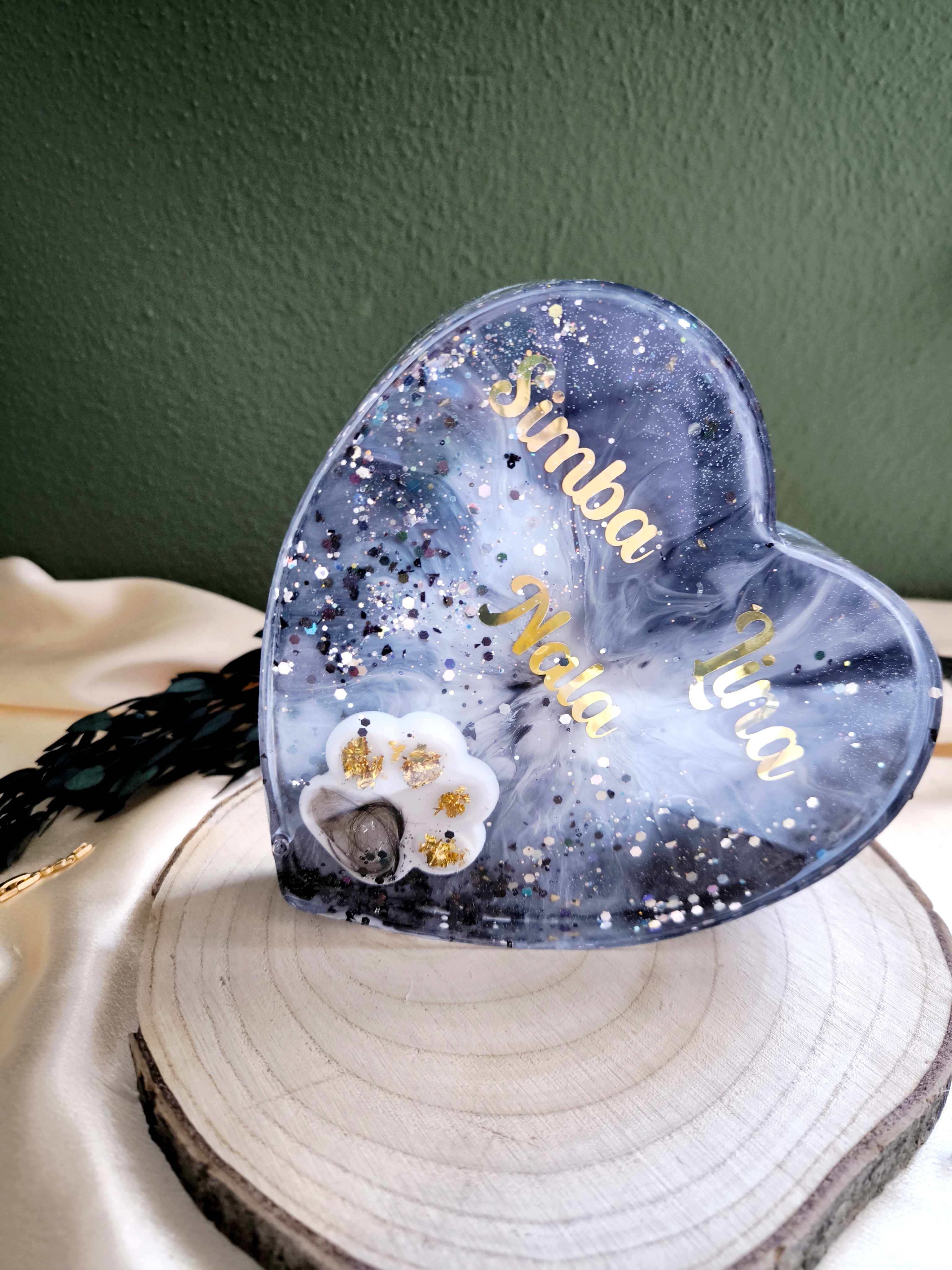 Herzaufsteller mit Tierfell