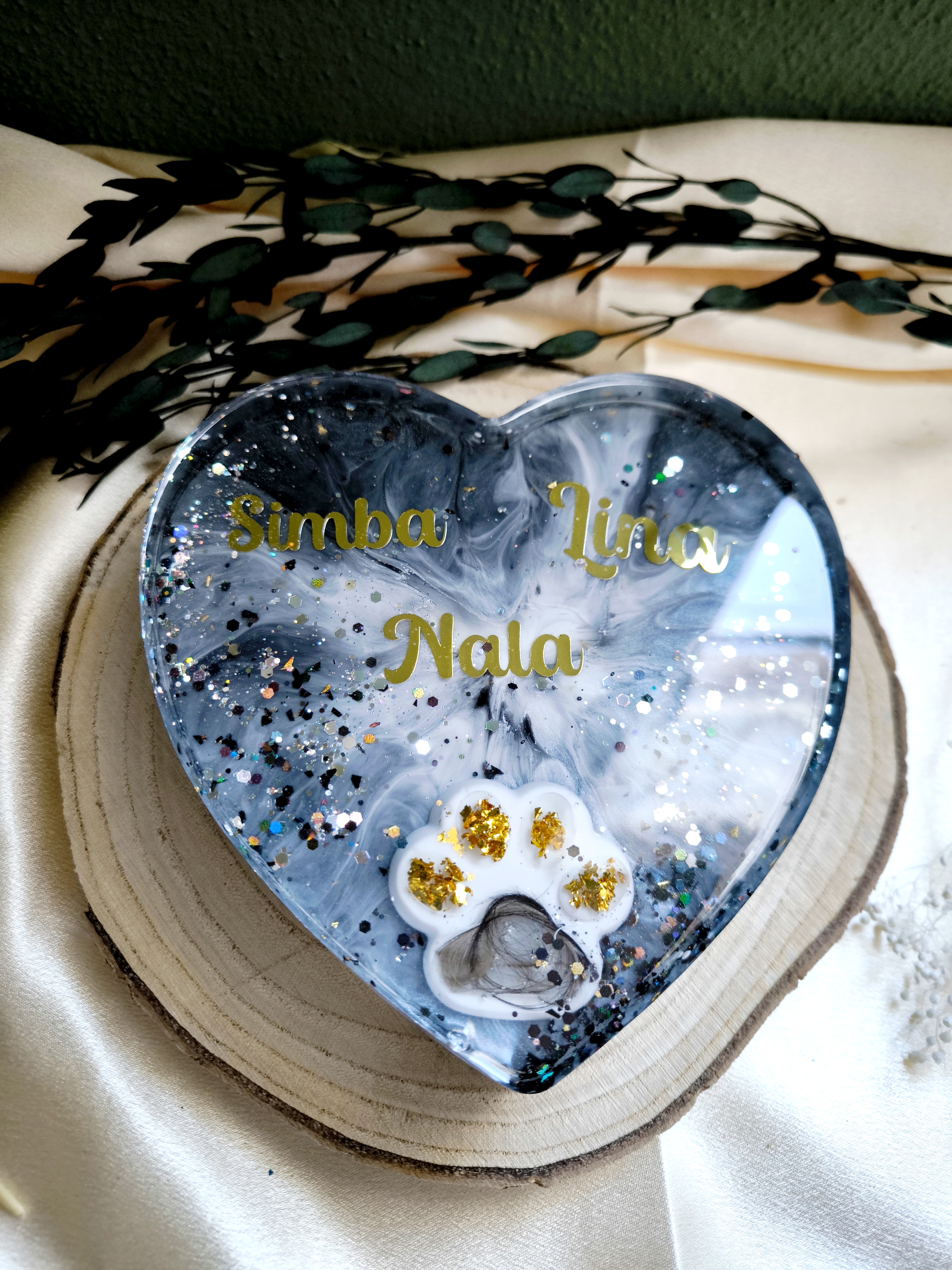 Herzaufsteller mit Tierfell 