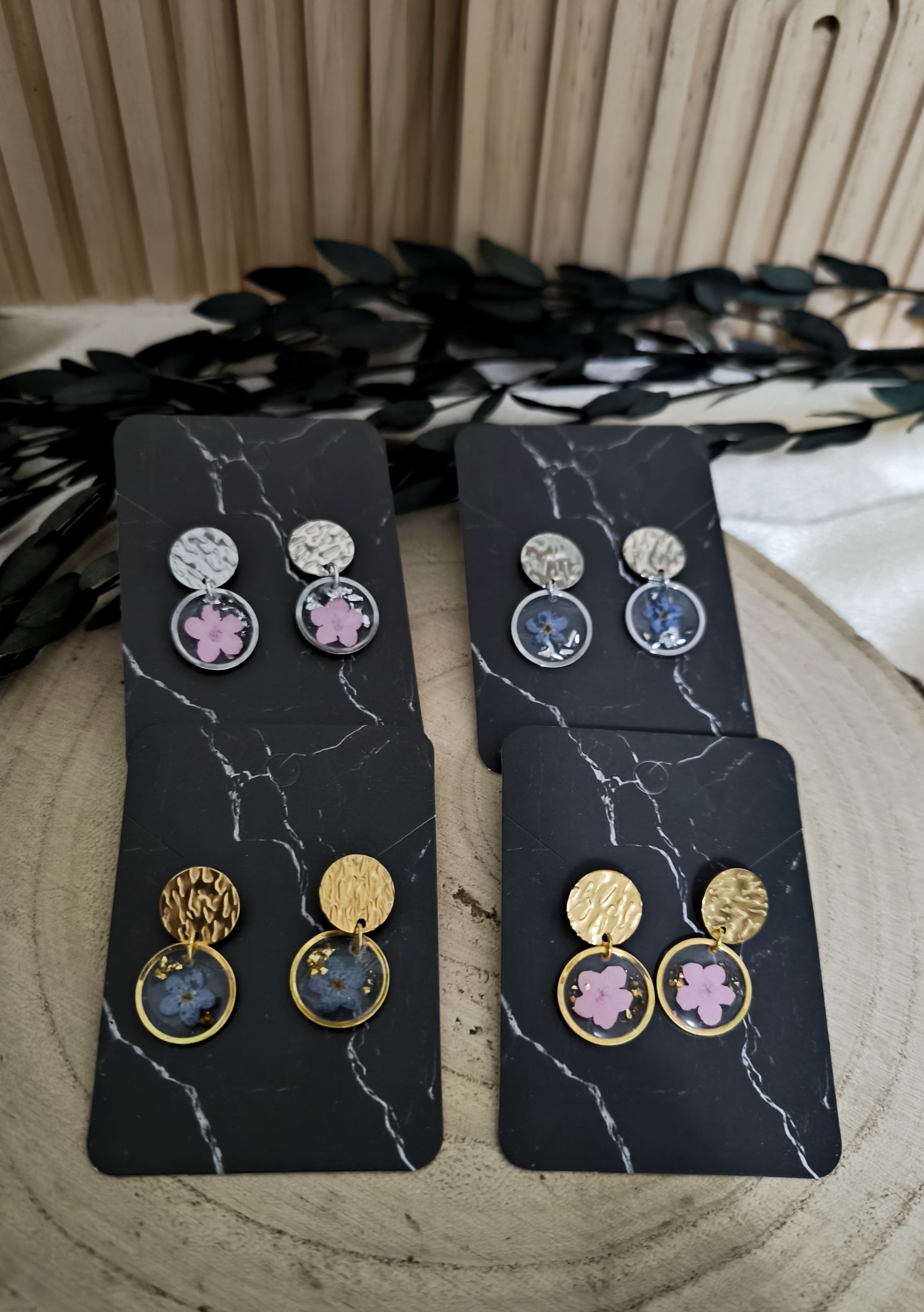 Ohrringe mit getrockneten Blüten