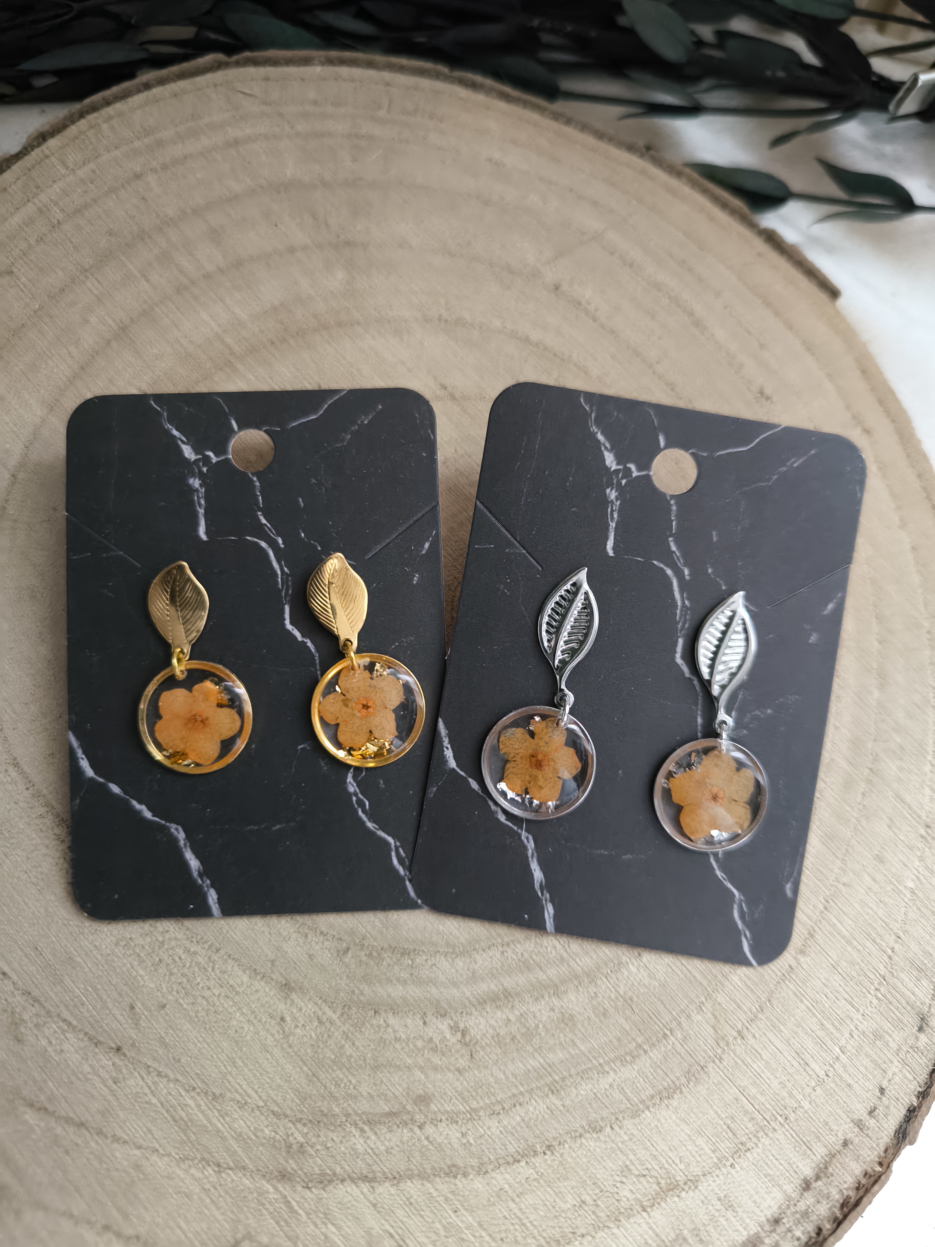 Ohrringe mit getrockneten Blüten