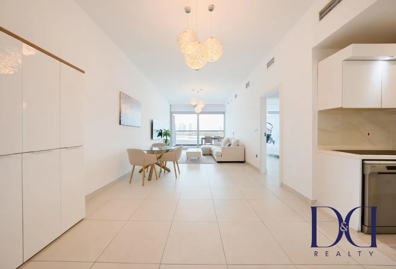 Sea View | VACANT | Upgraded
