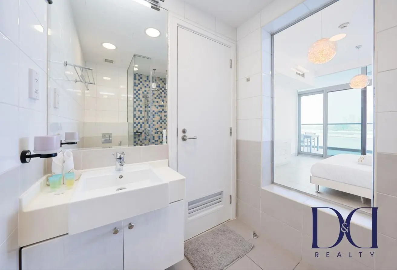 Sea View | VACANT | Upgraded