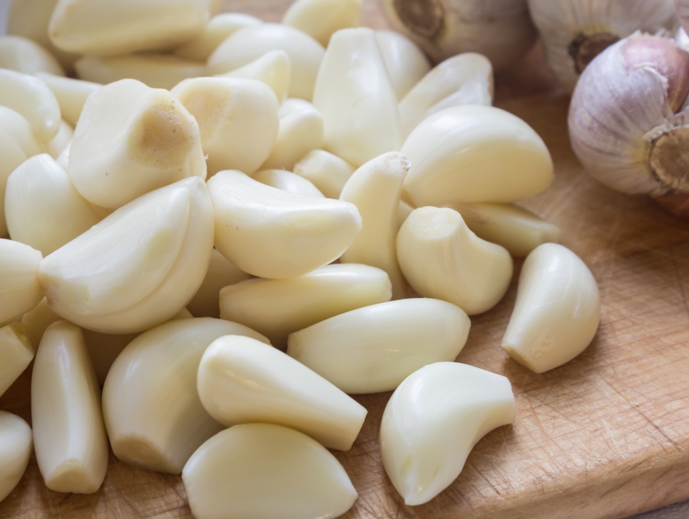 PEELED GARLIC 