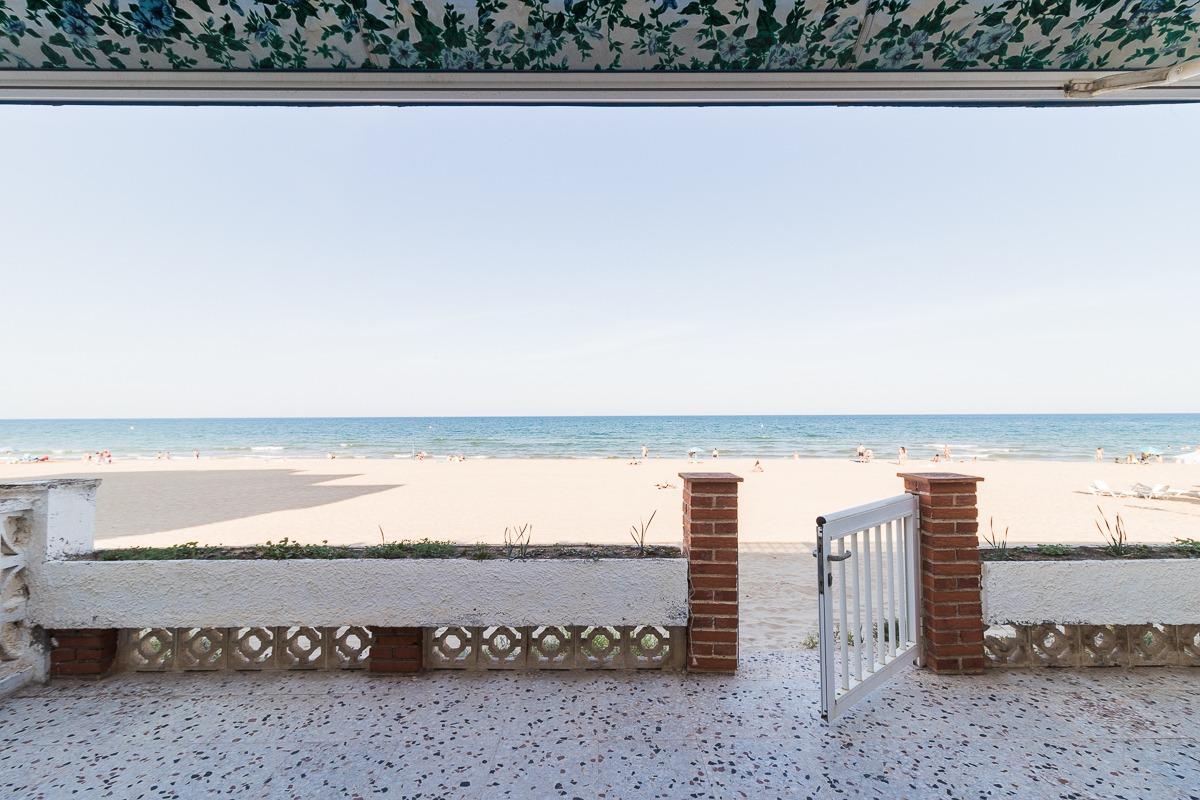 Casa en Primera Línea de Playa Guardamar ( Alicante )