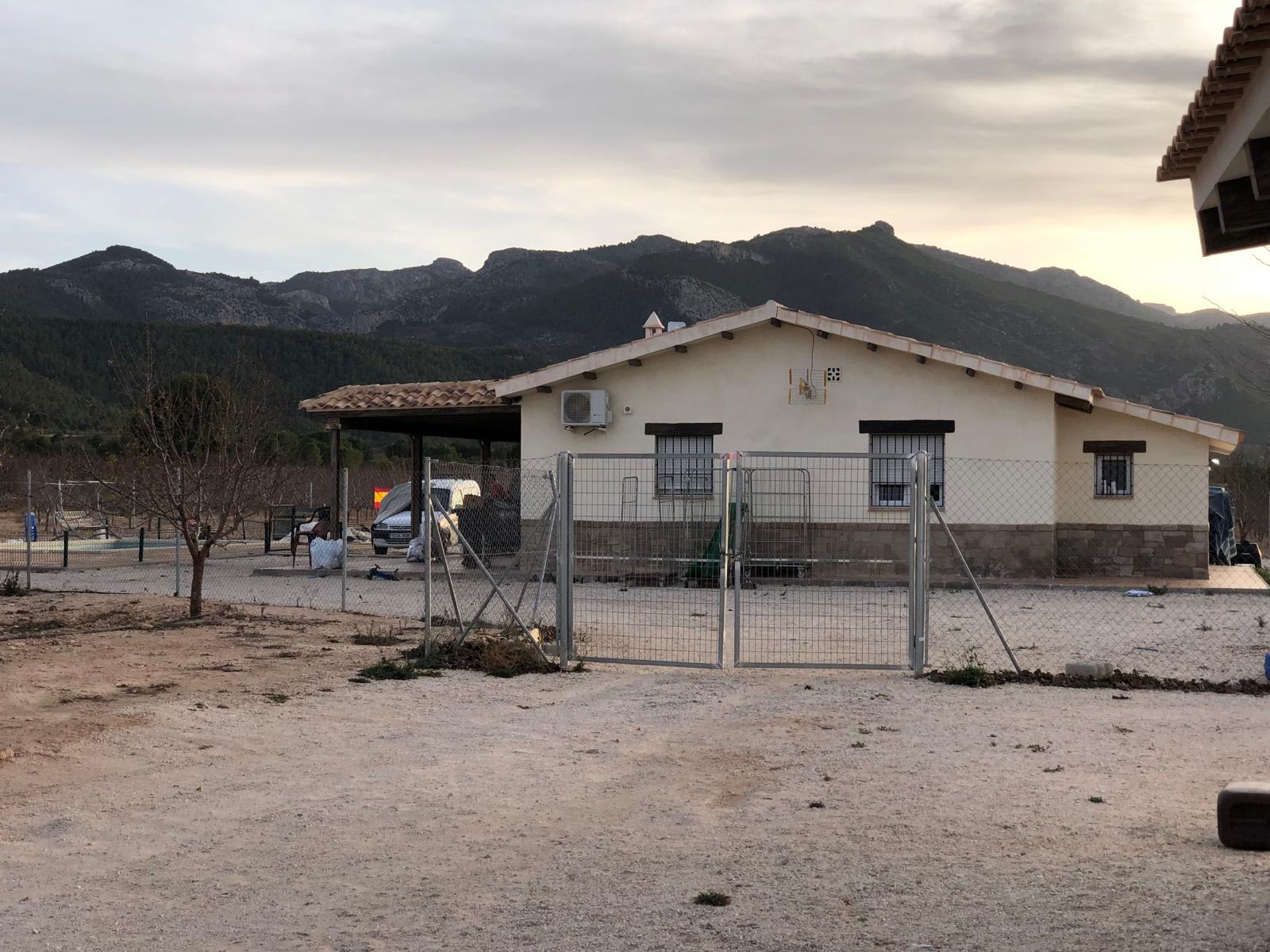 Finca con 2 Casas Adosadas ( Pliego)