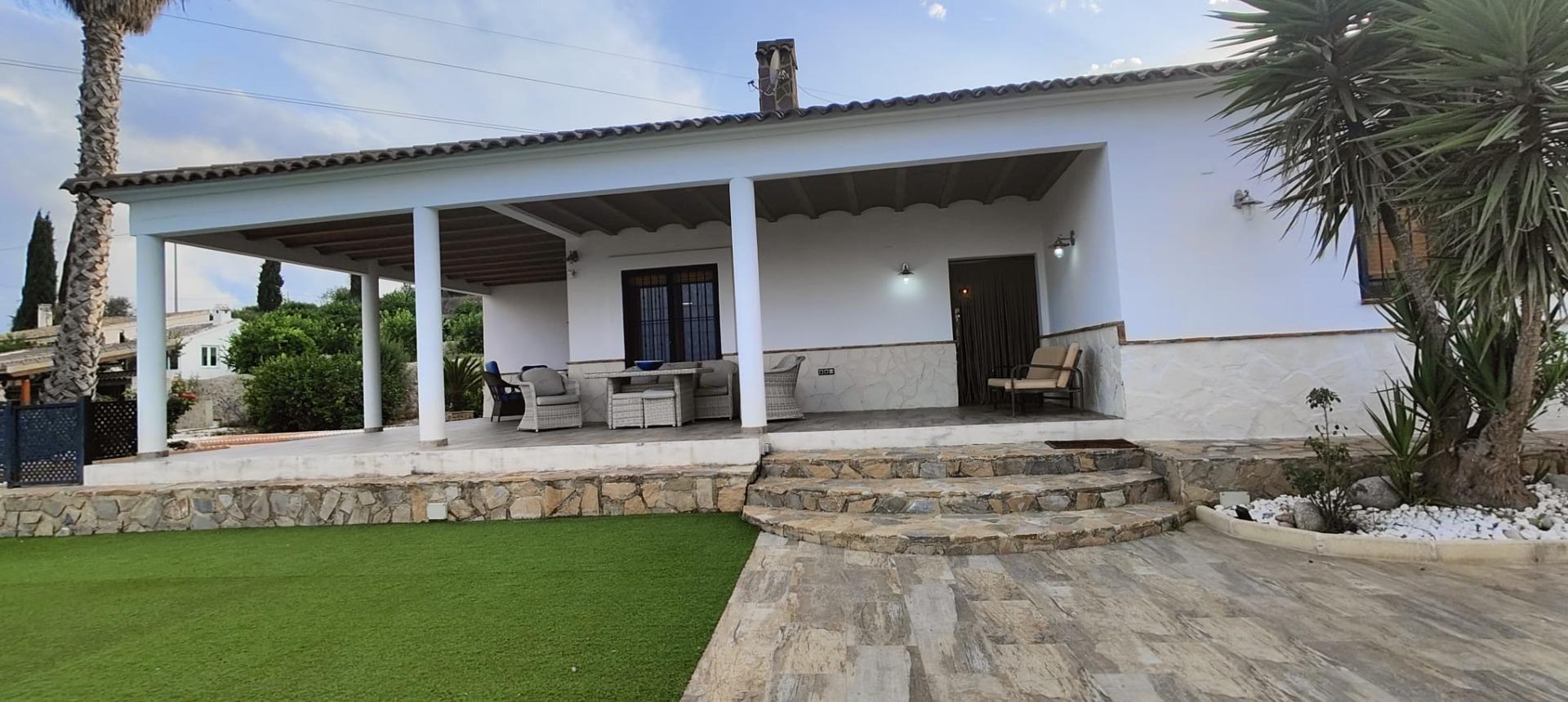 Chalet con piscina ( Mula)