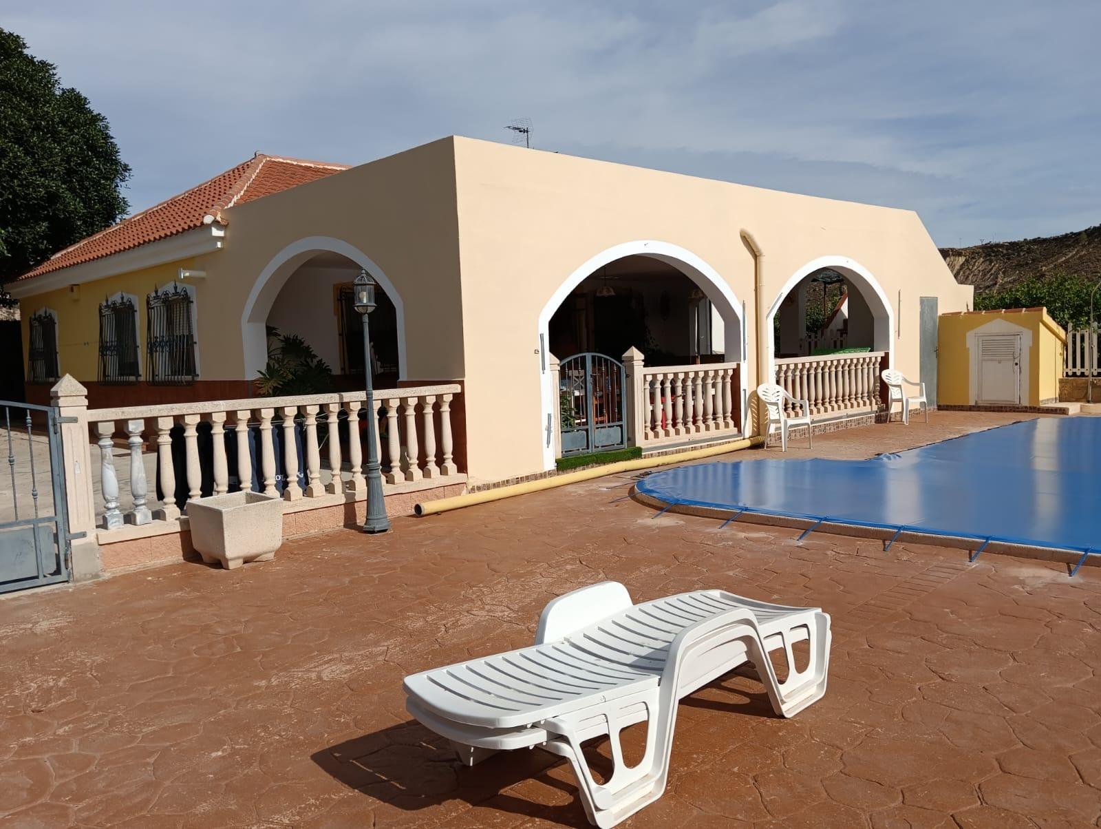 Chalet en la huerta, con piscina ( Mula )