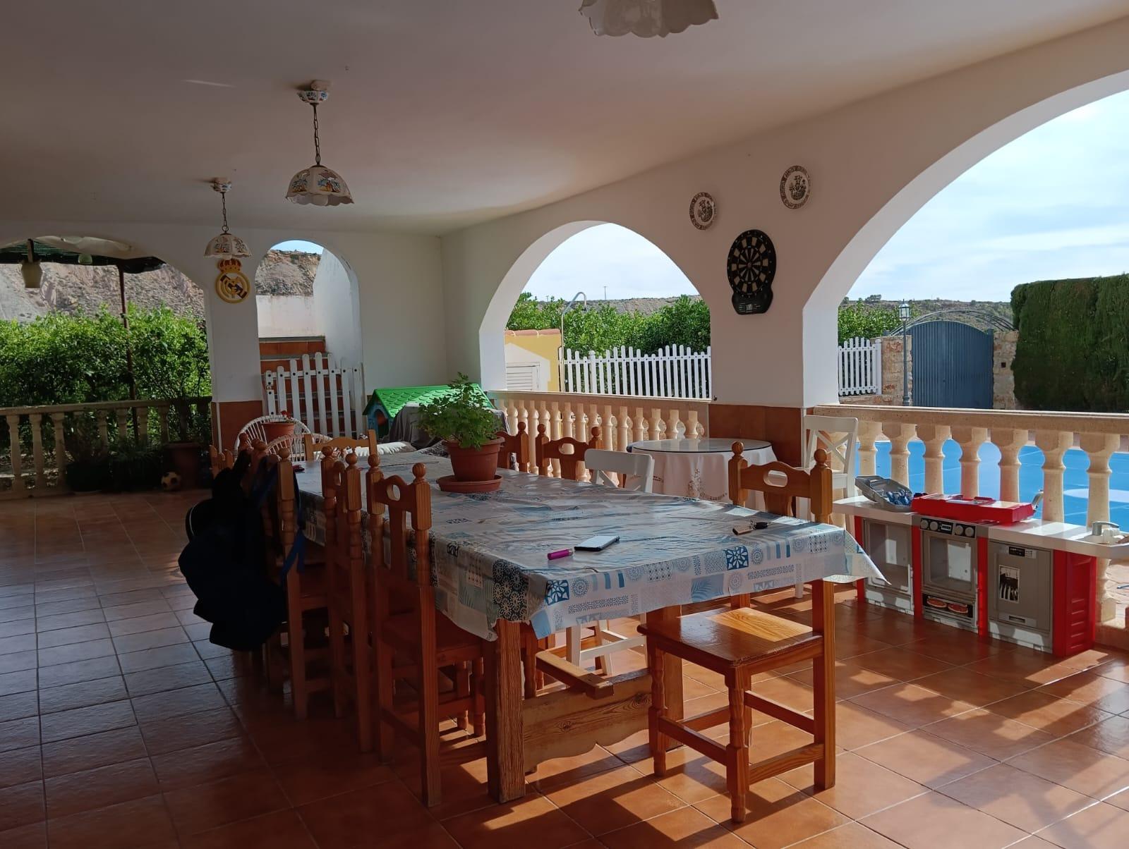 Chalet en la huerta, con piscina ( Mula )