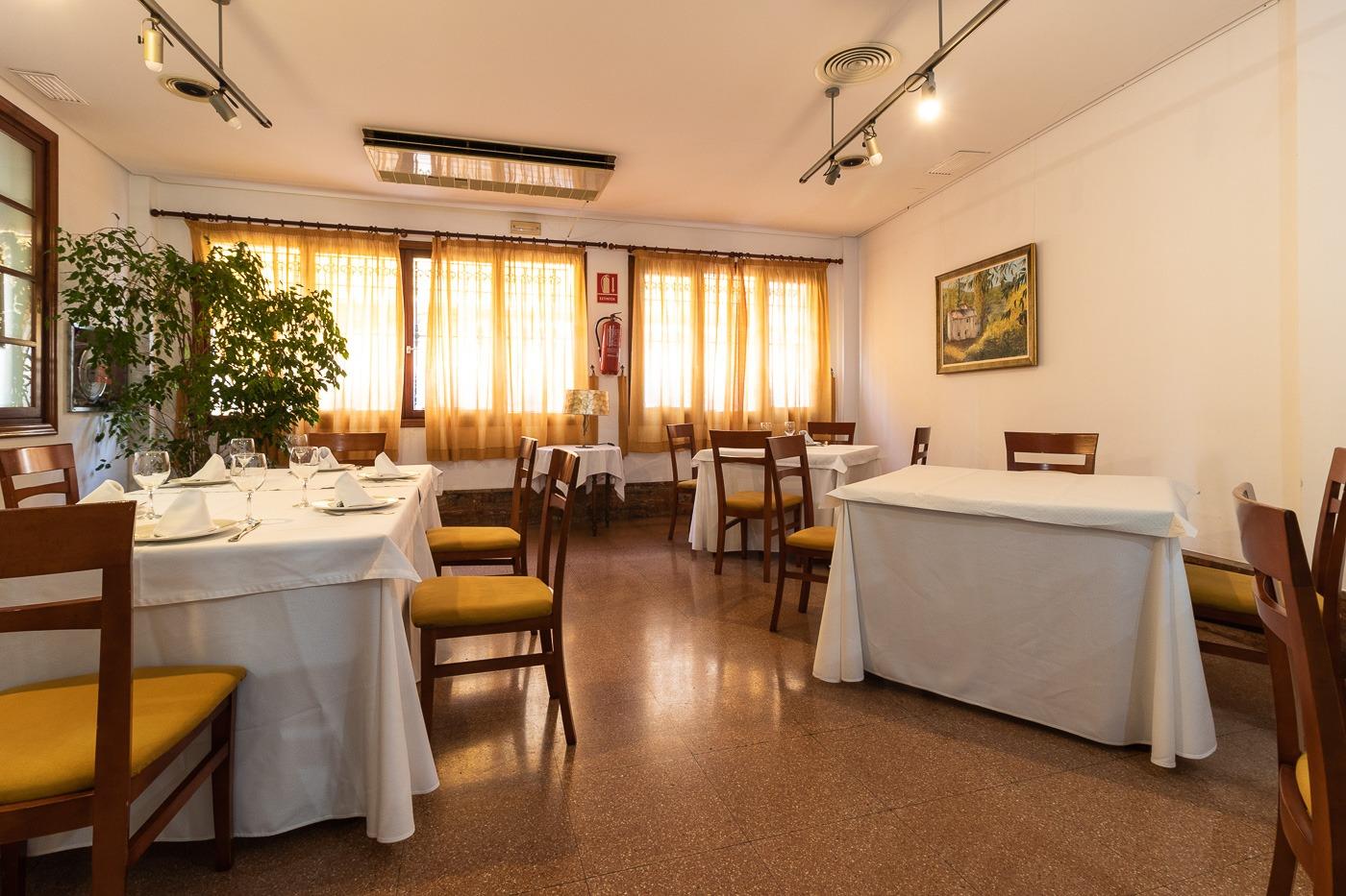 Restaurante con prestigio y capacidad ( Pliego )