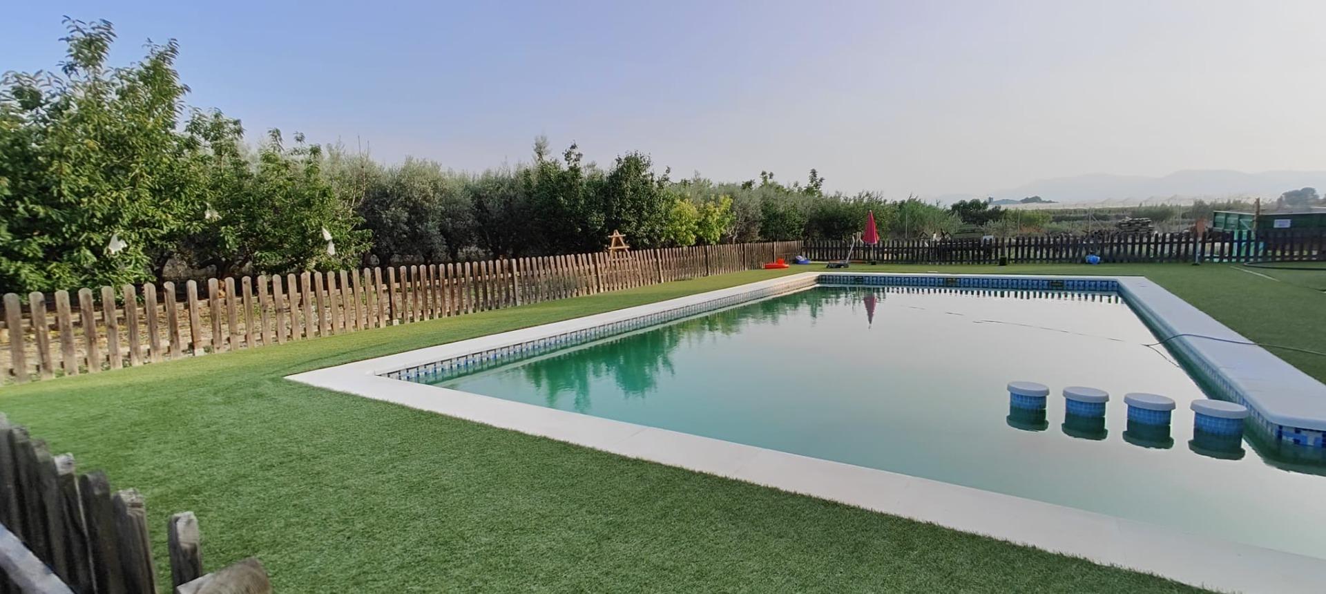 Chalet  con piscina ( Pliego )