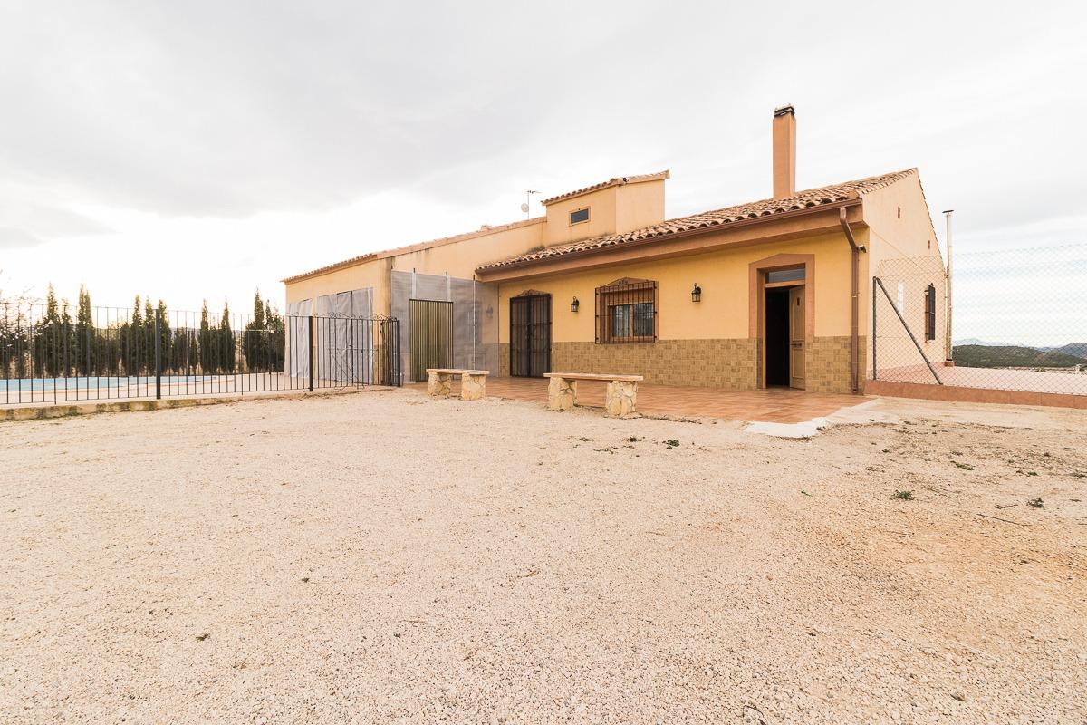 Chalet con piscina ( Bullas )