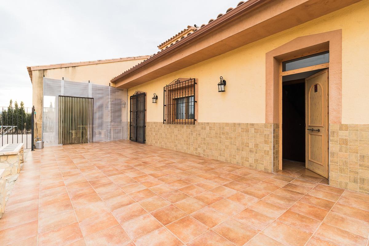 Chalet con piscina ( Bullas )