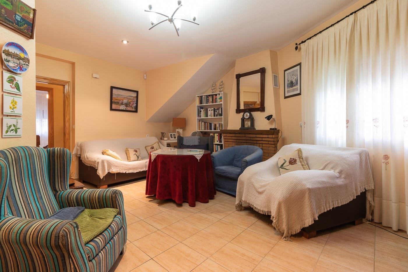 Casa en el casco antiguo con huerto y jardín ( Pliego )