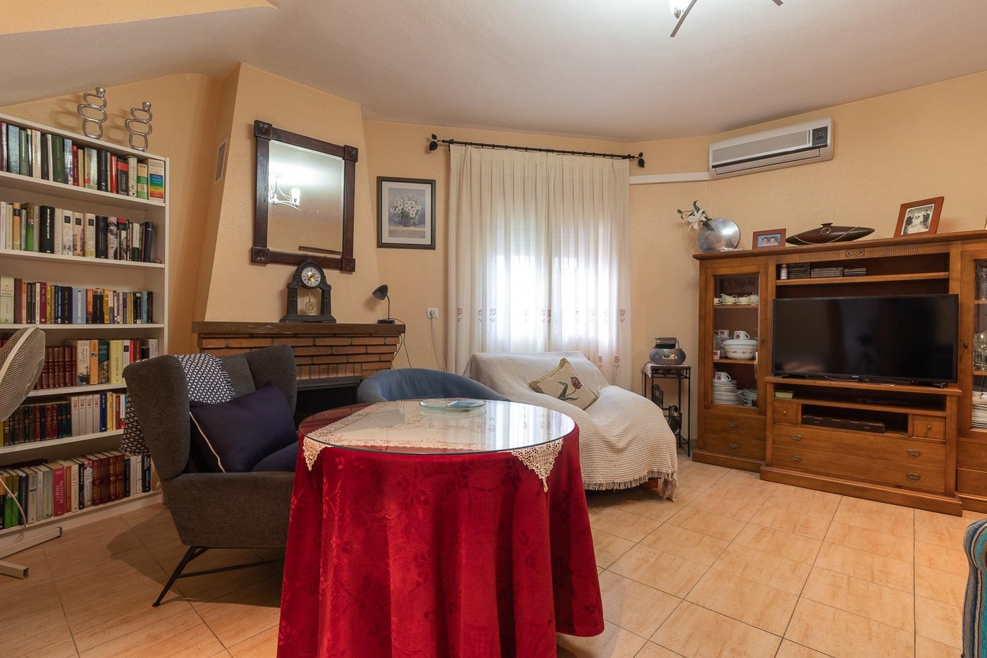 Casa en el casco antiguo con huerto y jardín ( Pliego )